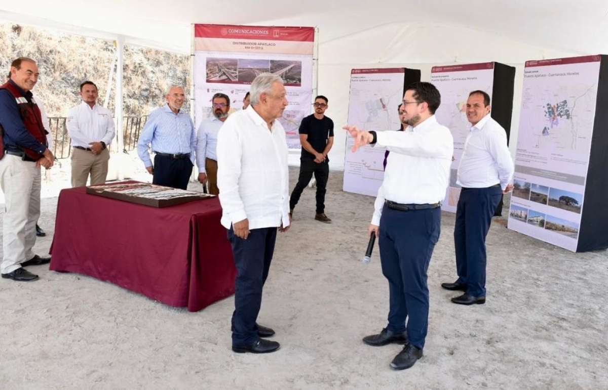 Recorrido de AMLO en el 'puente sin fin'