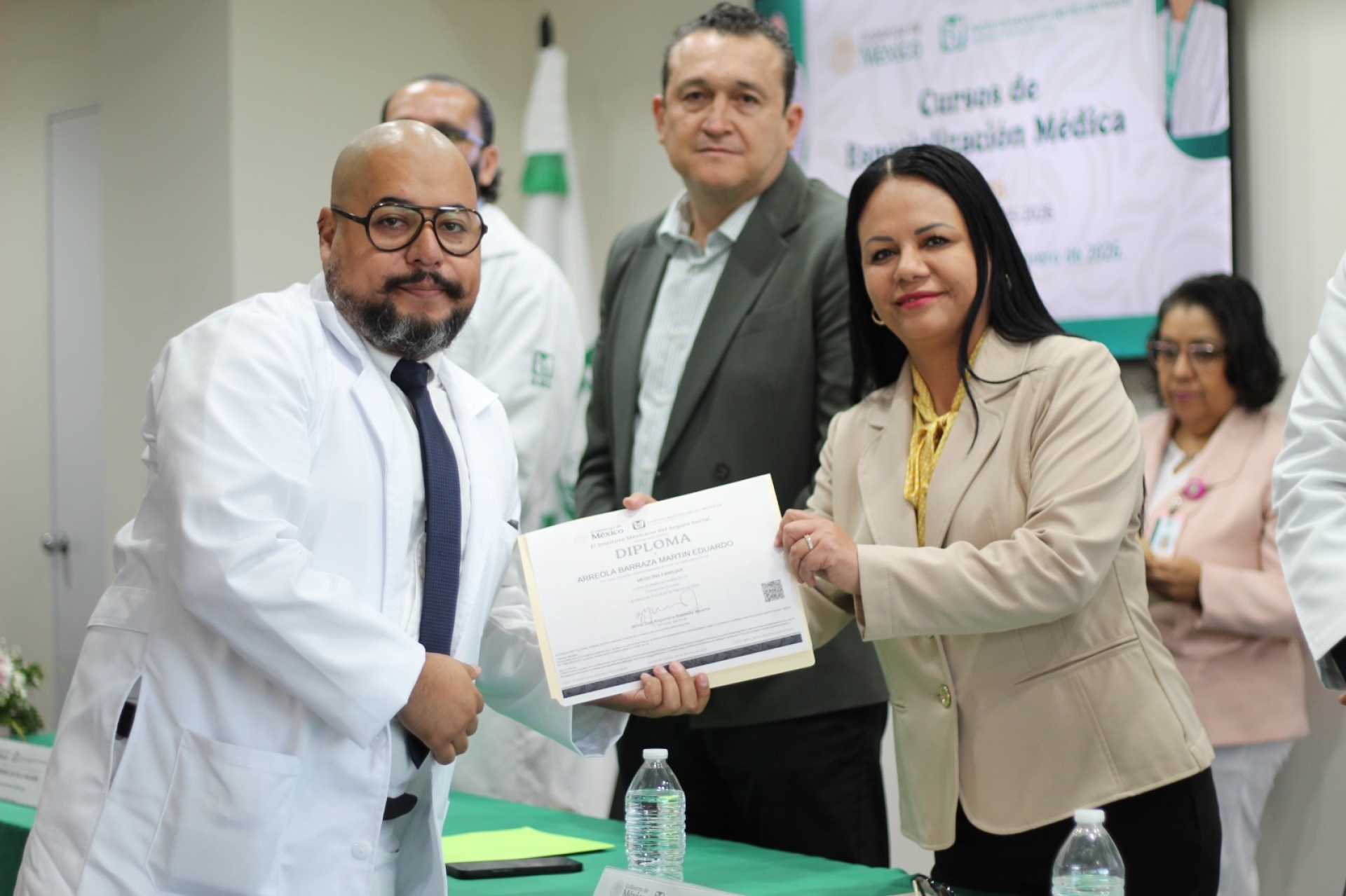 Concluyen formación en IMSS Morelos médicas y médicos especialistas