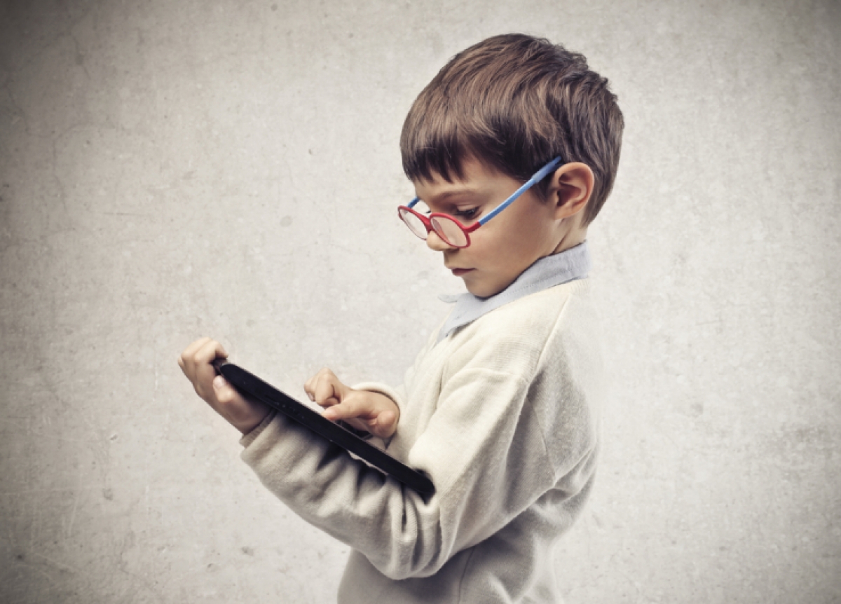 ¿Quieres un hijo sin sentimientos? Dale una tableta