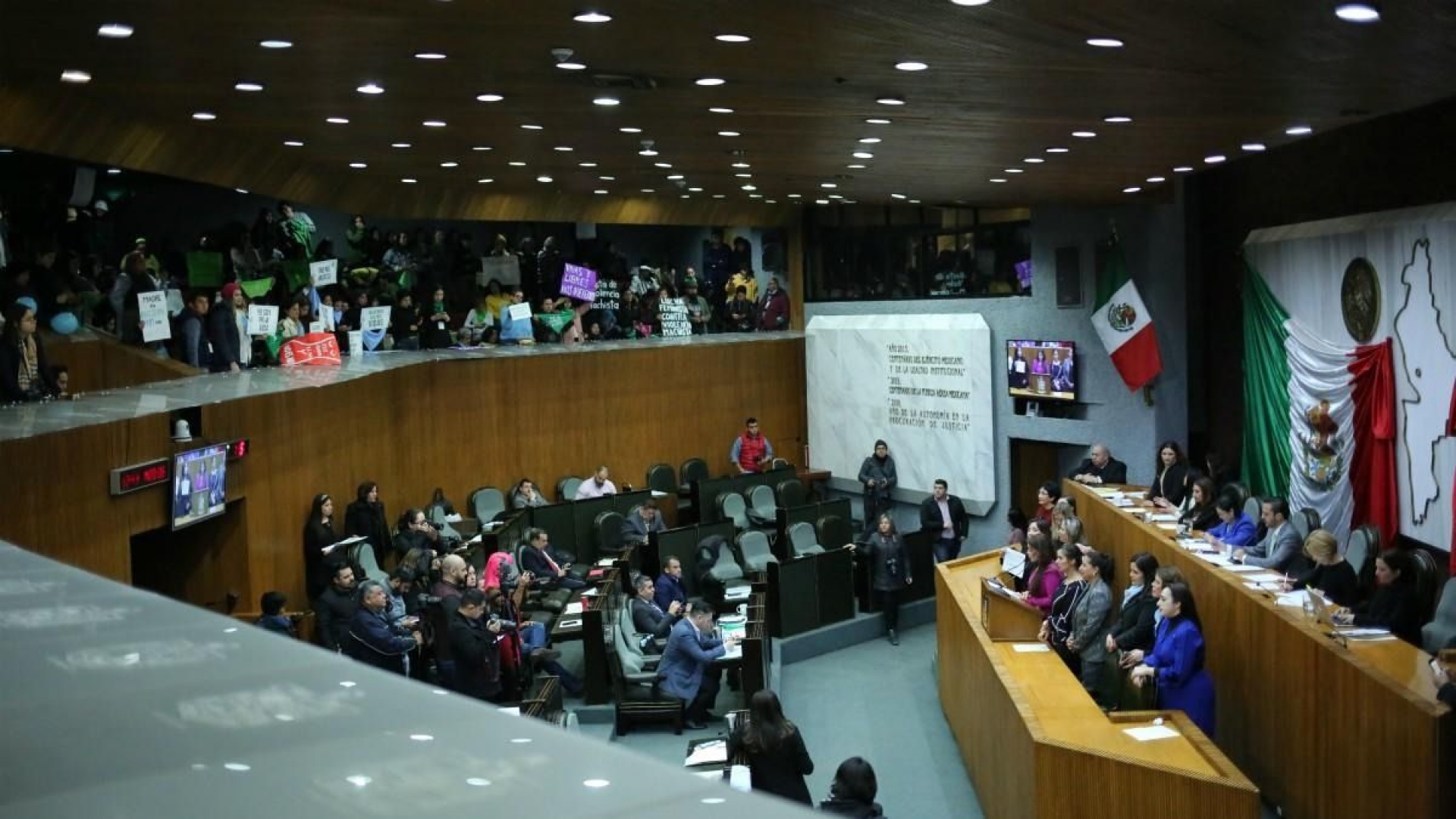 Nuevo León aprueba ley contra el aborto