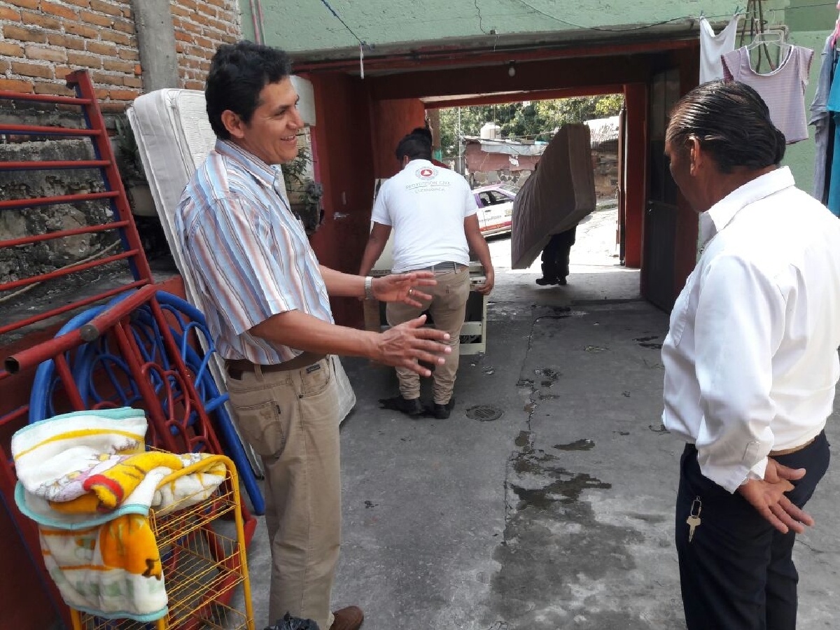 Apoya Protección Civil de Cuernavaca a familia que lo perdió todo en incendio