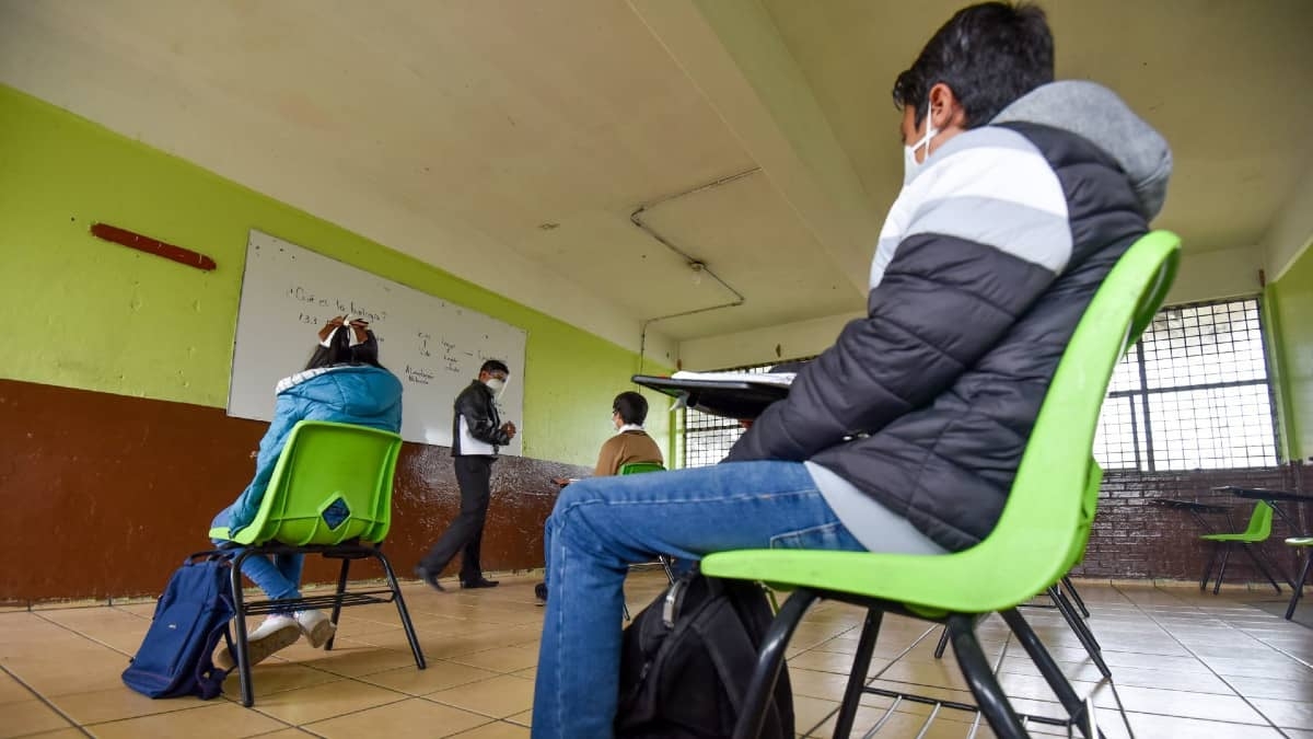 AMLO asegura que se van a reiniciar clases presenciales