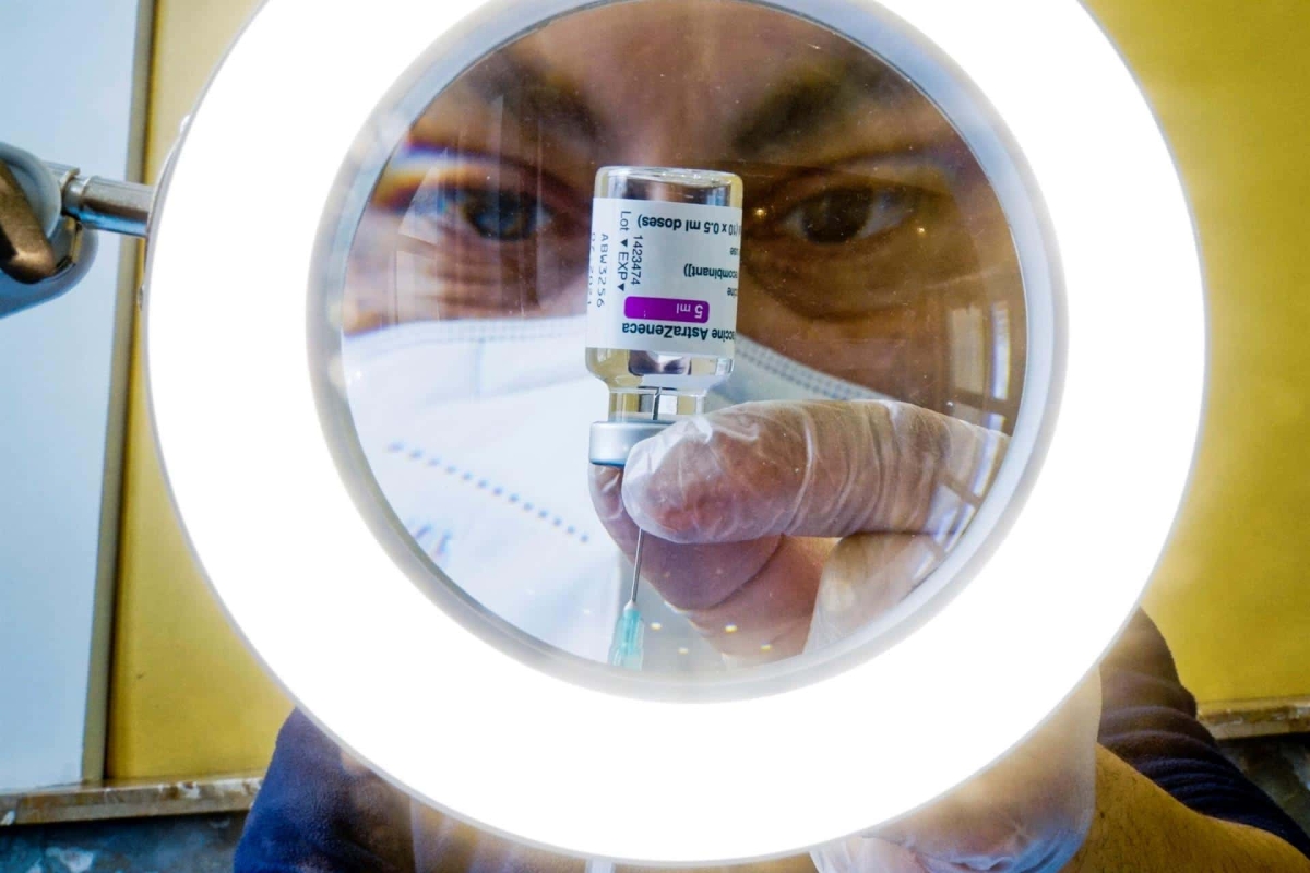 Tercera dosis de AstraZeneca aumenta anticuerpos contra Ómicron