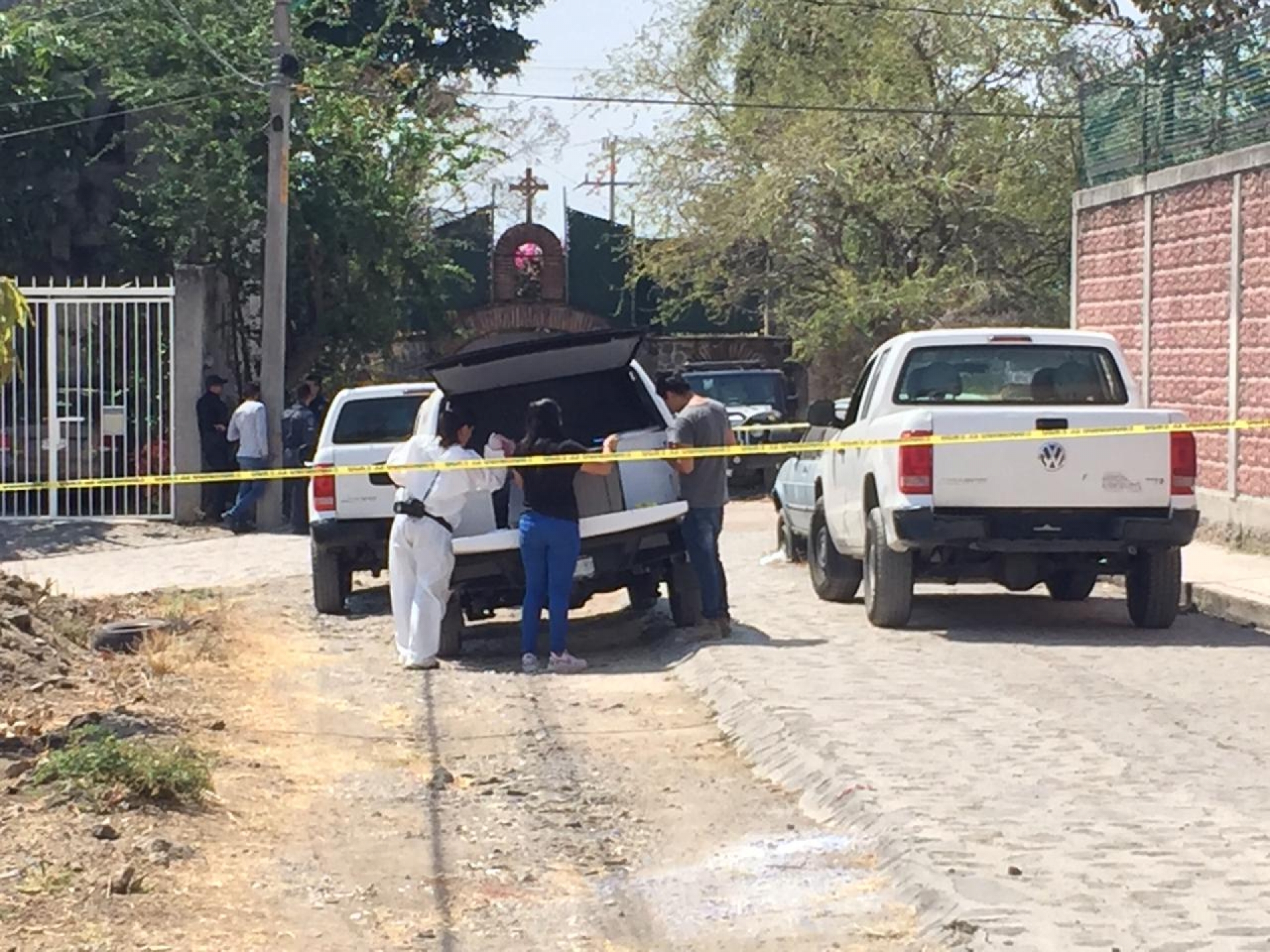 Hallan cadáver encobijado en una calle de la colonia Lomas de Trujillo, en Zapata