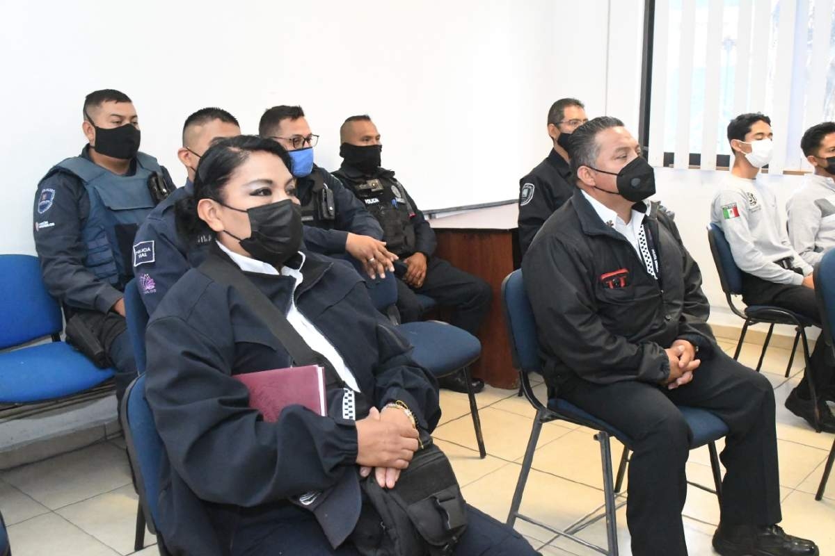Capacitan a policías de Cuautla para mejorar sus labores