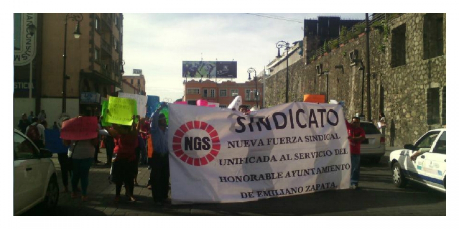 Se manifiestan trabajadores del Ayuntamiento de Emiliano Zapata en Cuernavaca