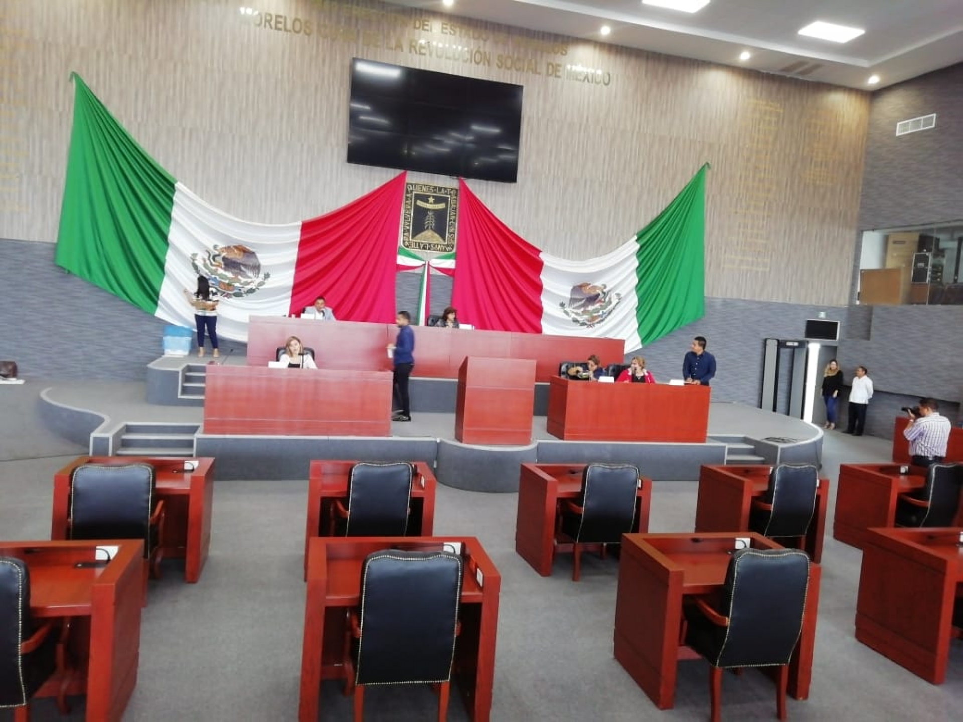 Se lleva a cabo sesión de la Diputación Permanente