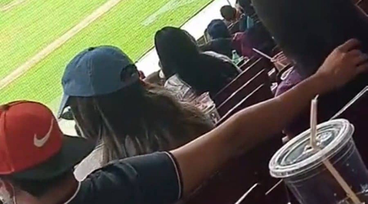 ¡Amiga, date cuenta! Novio acaricia a otra junto a ella y ni se entera
