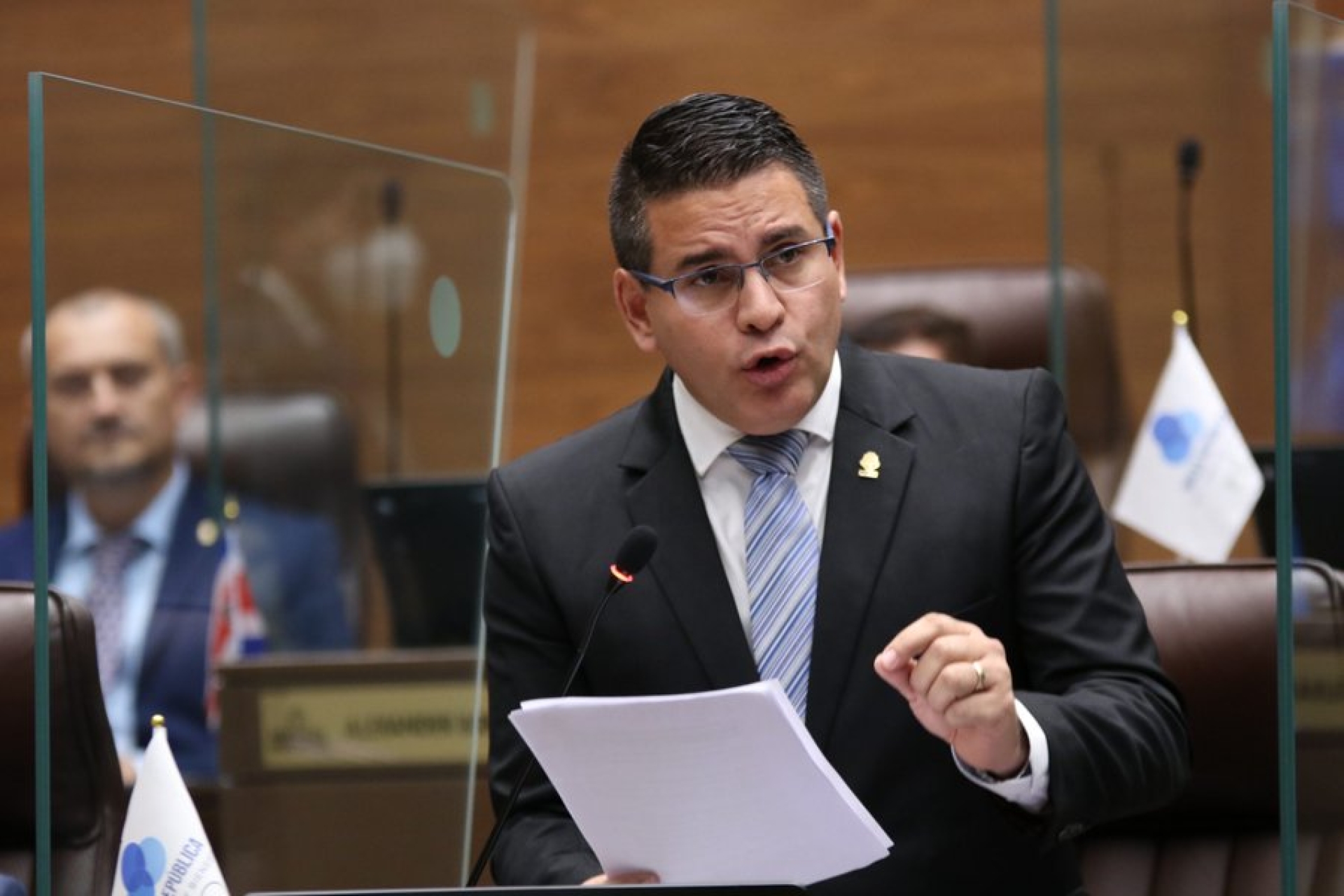 Candidato presidencial en Costa Rica enfrenta denuncia por abuso sexual