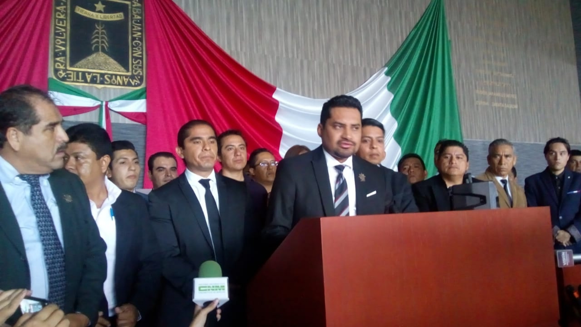 Toman abogados tribuna en Congreso local