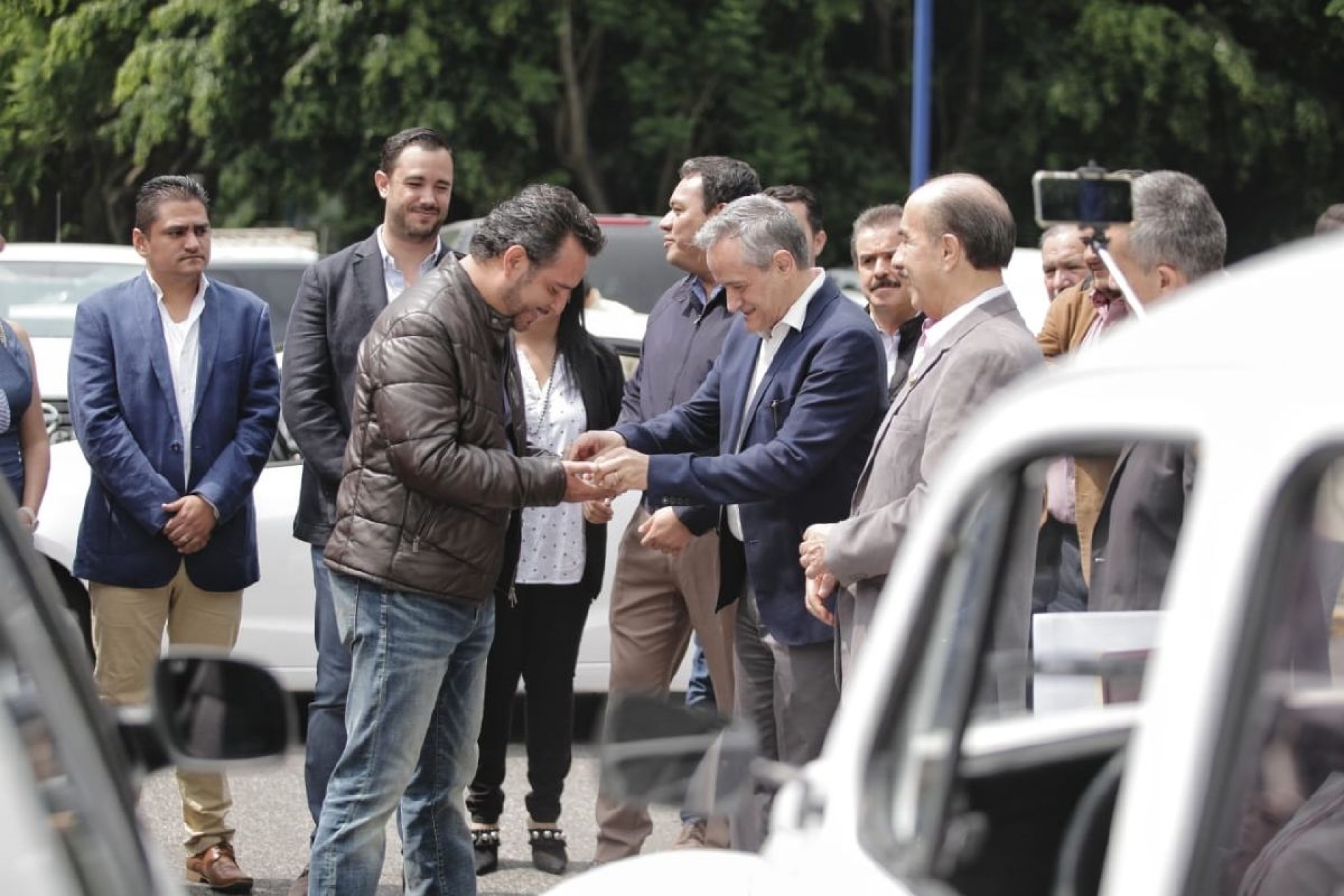Dona el INSP al Ayuntamiento de Cuernavaca y al DIF mobiliario y vehículos