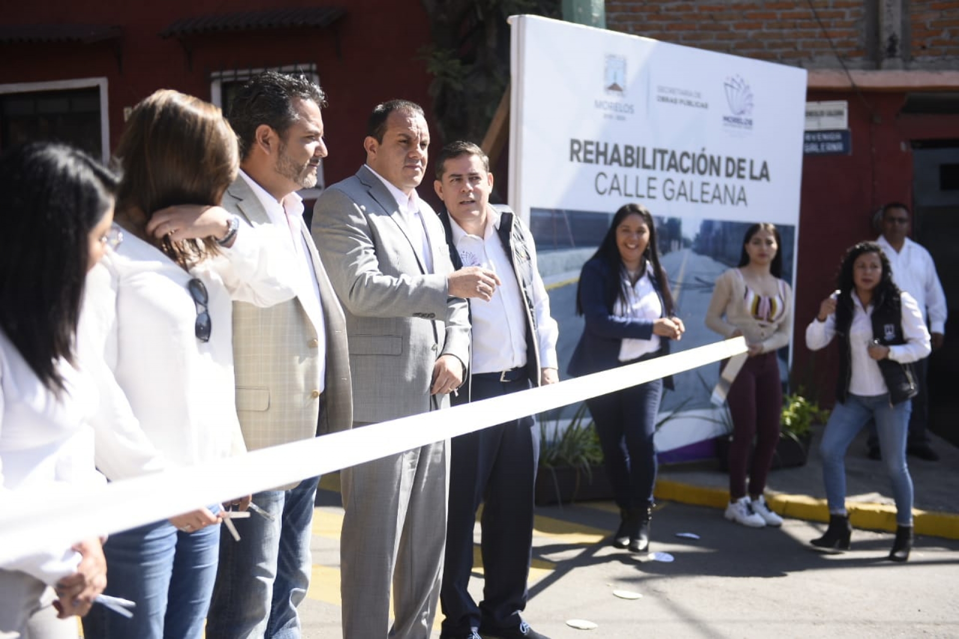 Entrega Cuauhtémoc Blanco obra de rehabilitación de calles en la colonia Antonio Barona