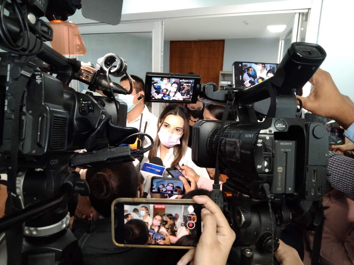 La secretaria de Hacienda entregó el Tercer Informe de Gobierno de Cuauhtémoc Blanco al Congreso local