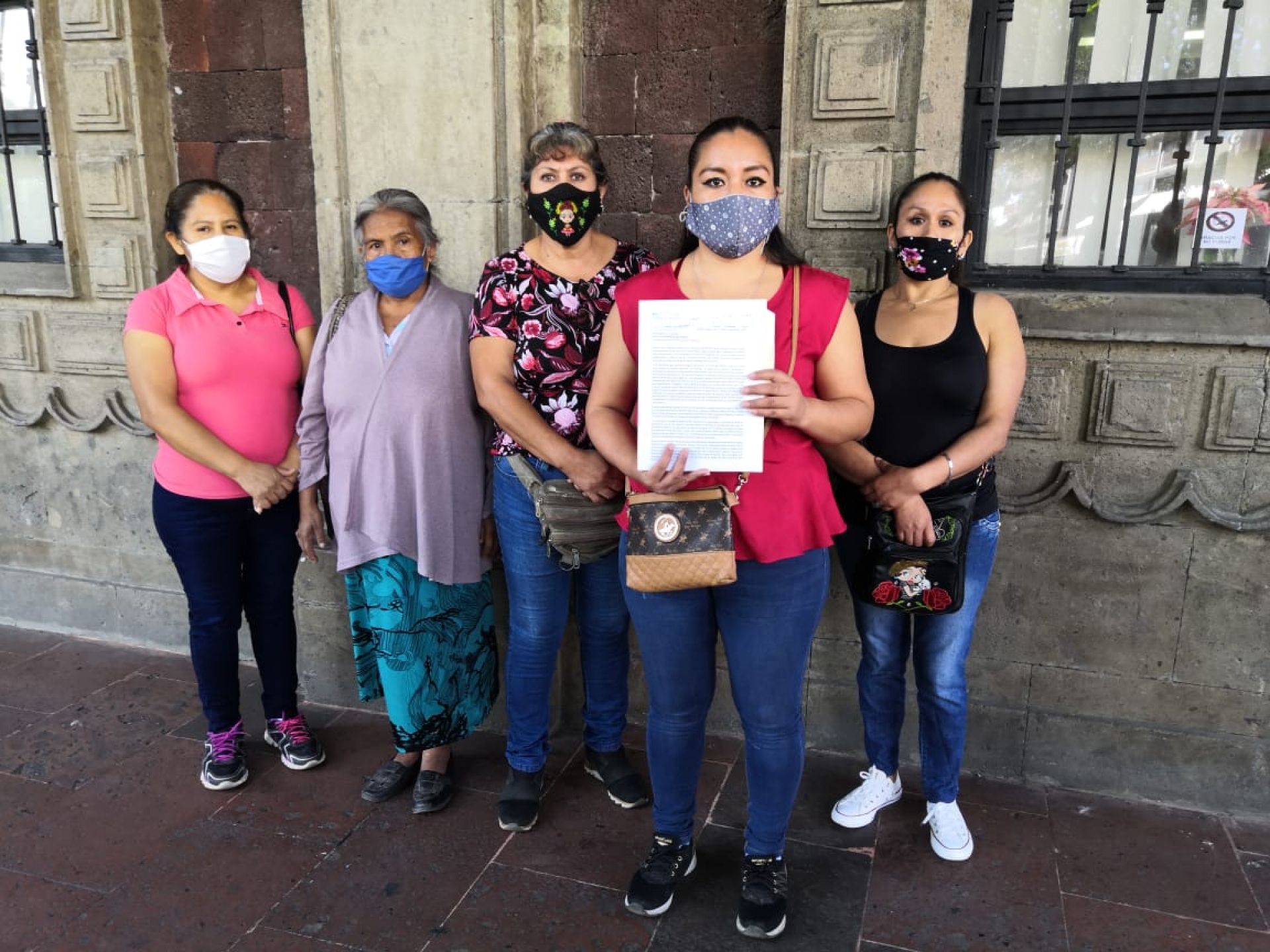Denuncian madres de familia negativa de autoridades a reinstalar a director de secundaria