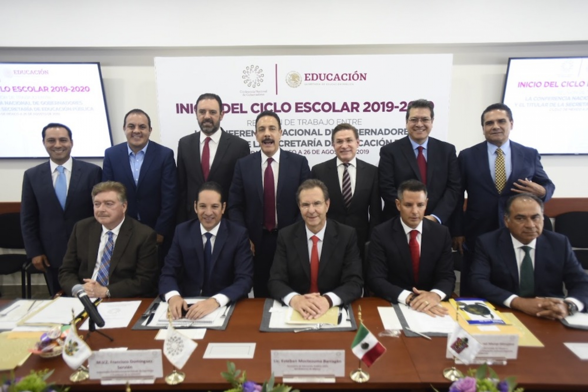 Asiste Cuauhtémoc Blanco a reunión de trabajo Conago-SEP