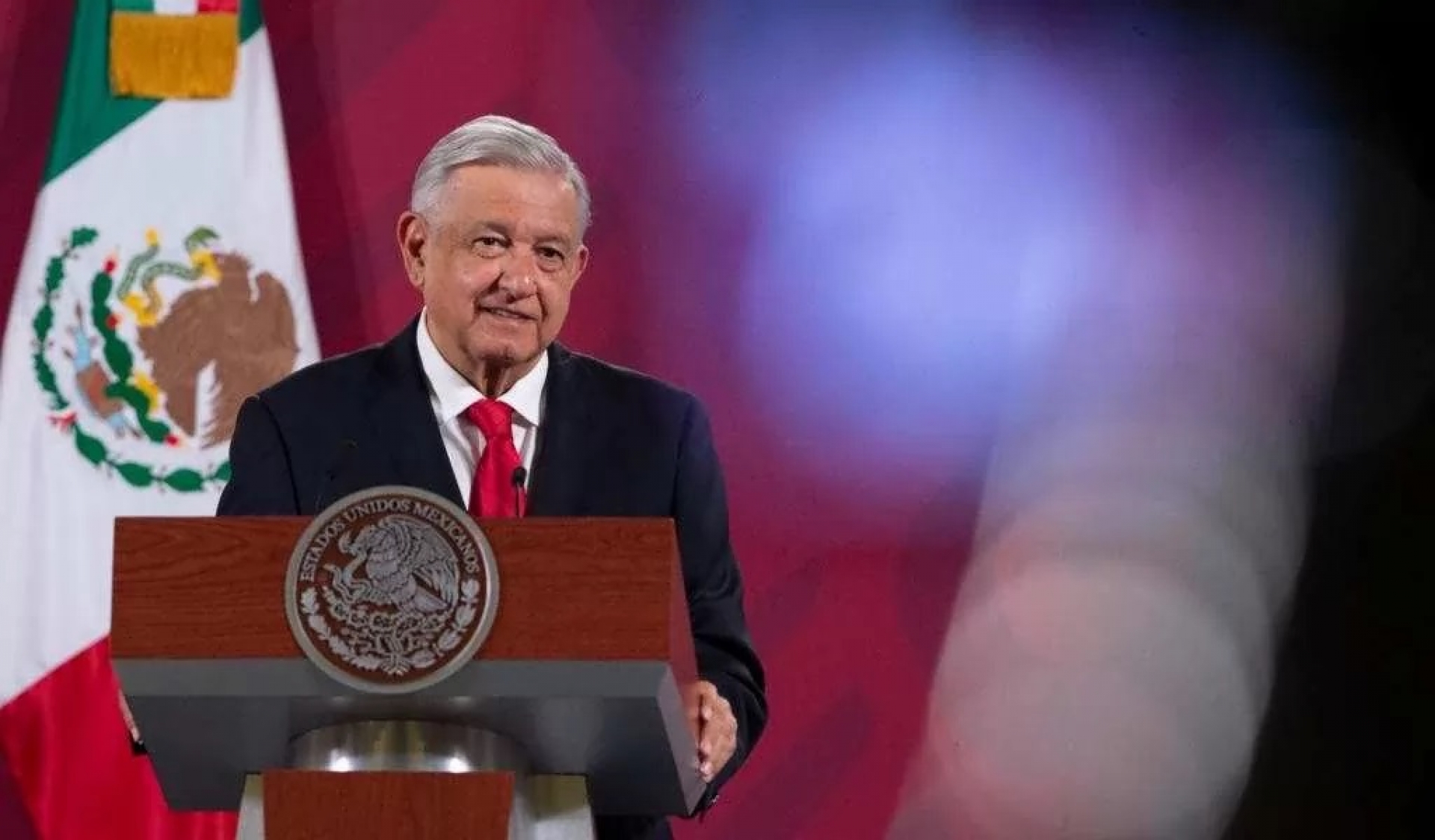 AMLO pide a funcionarios renunciar en octubre si quieren participar en elecciones