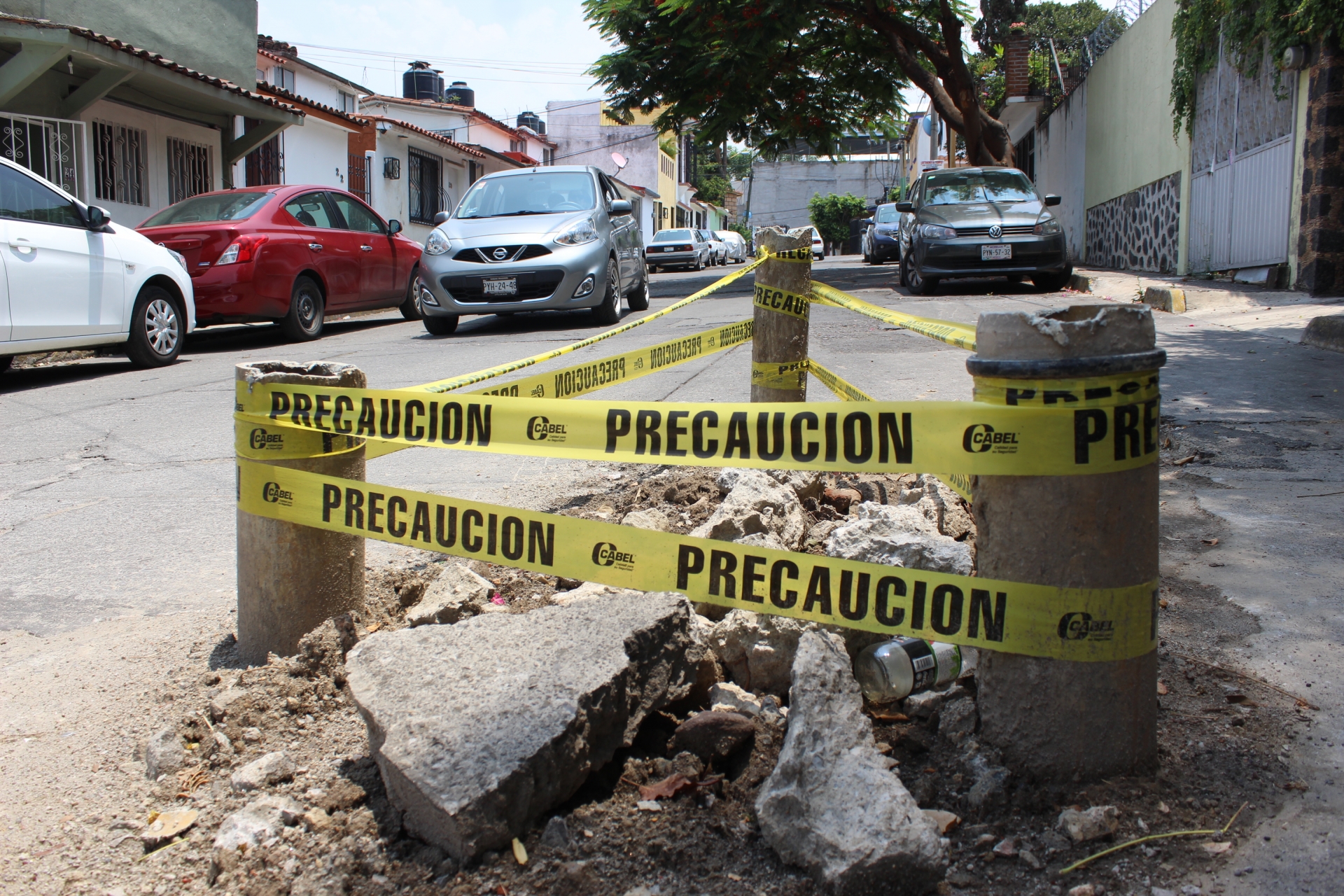 FOTOS: Denuncian riesgos en Las Águilas por mala reparación de SAPAC
