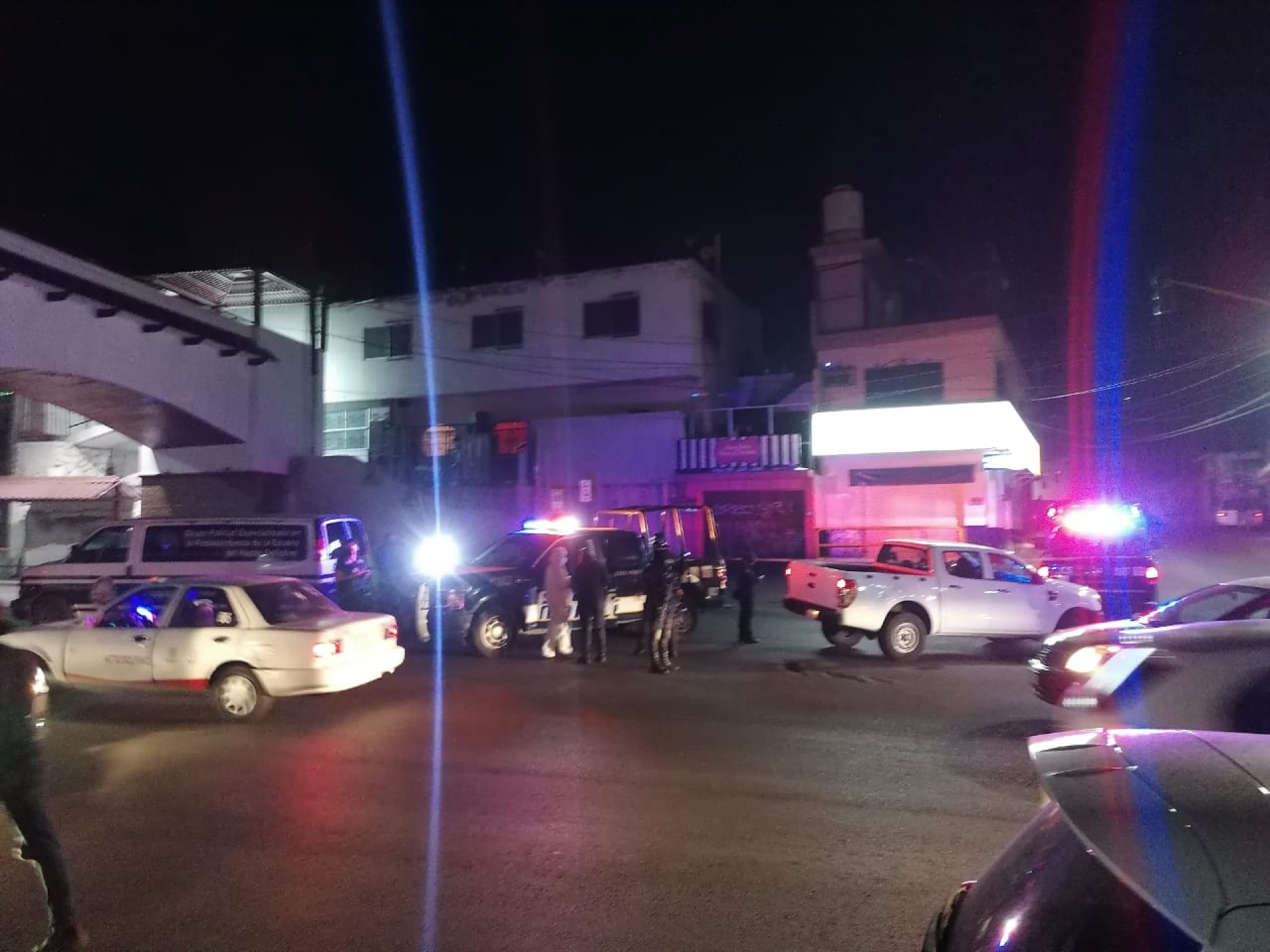 Asesinaron a tiros a una mujer afuera de una farmacia, en Temixco