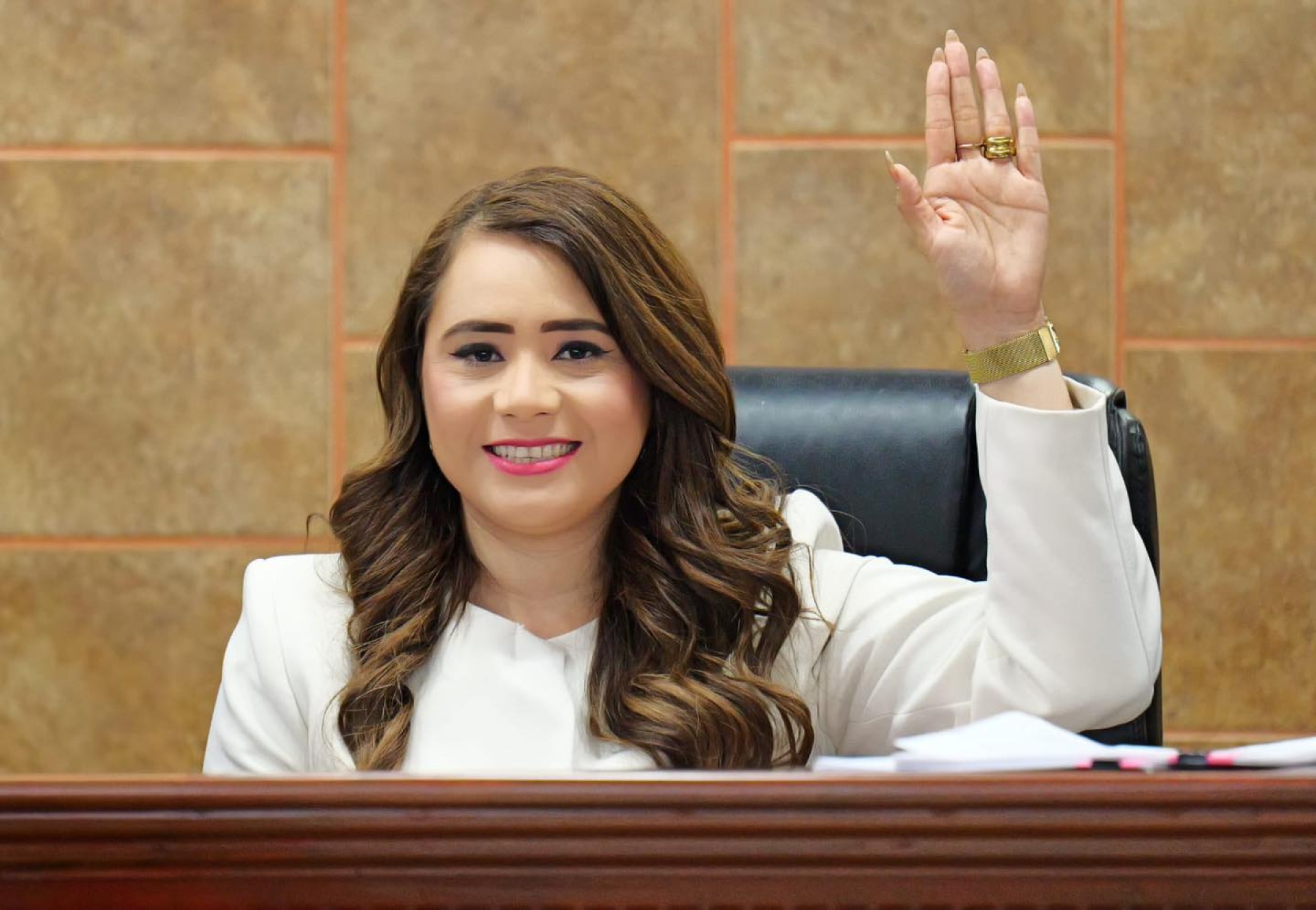 Diputada morenista Alejandra Ang retenida por intentar cruzar a EU con dinero excesivo