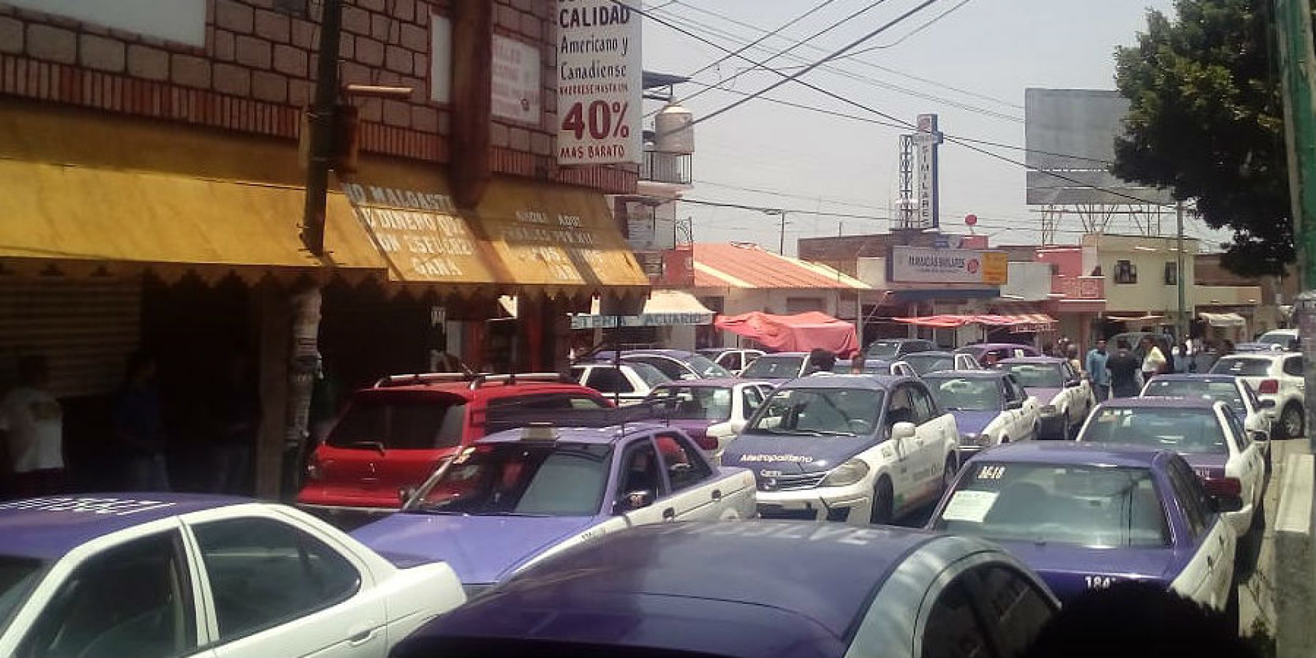 Taxistas se manifiestan en la Carolina