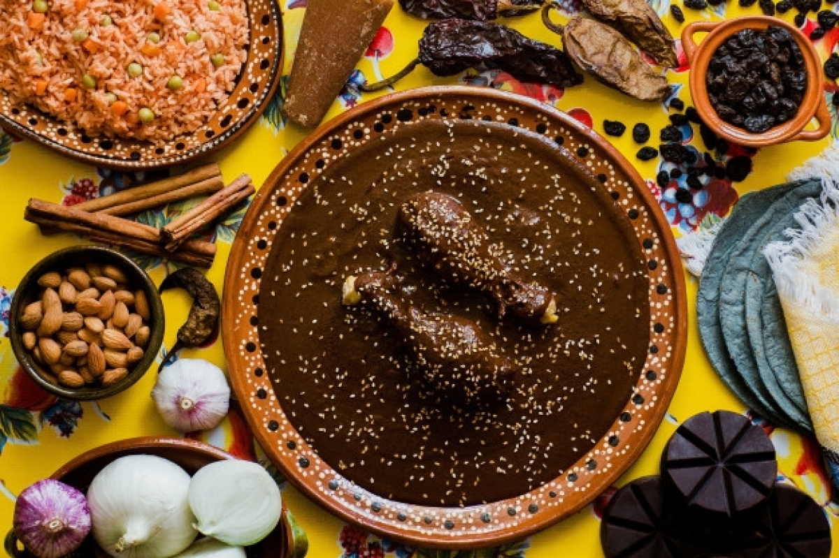 Receta para preparar un mole de guajolote, perfecto para festejar las fechas decembrinas