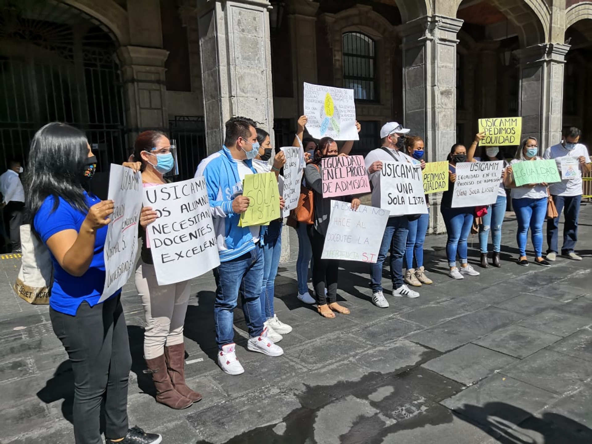 Aspirantes a plazas de maestro demandan conformación de una sola lista de ordenamiento