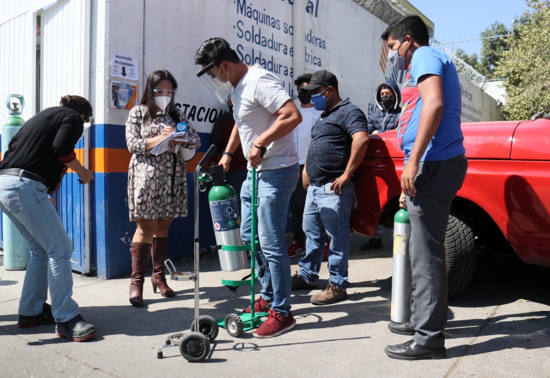 Alertan contra fraudes en la venta de tanques de oxígeno