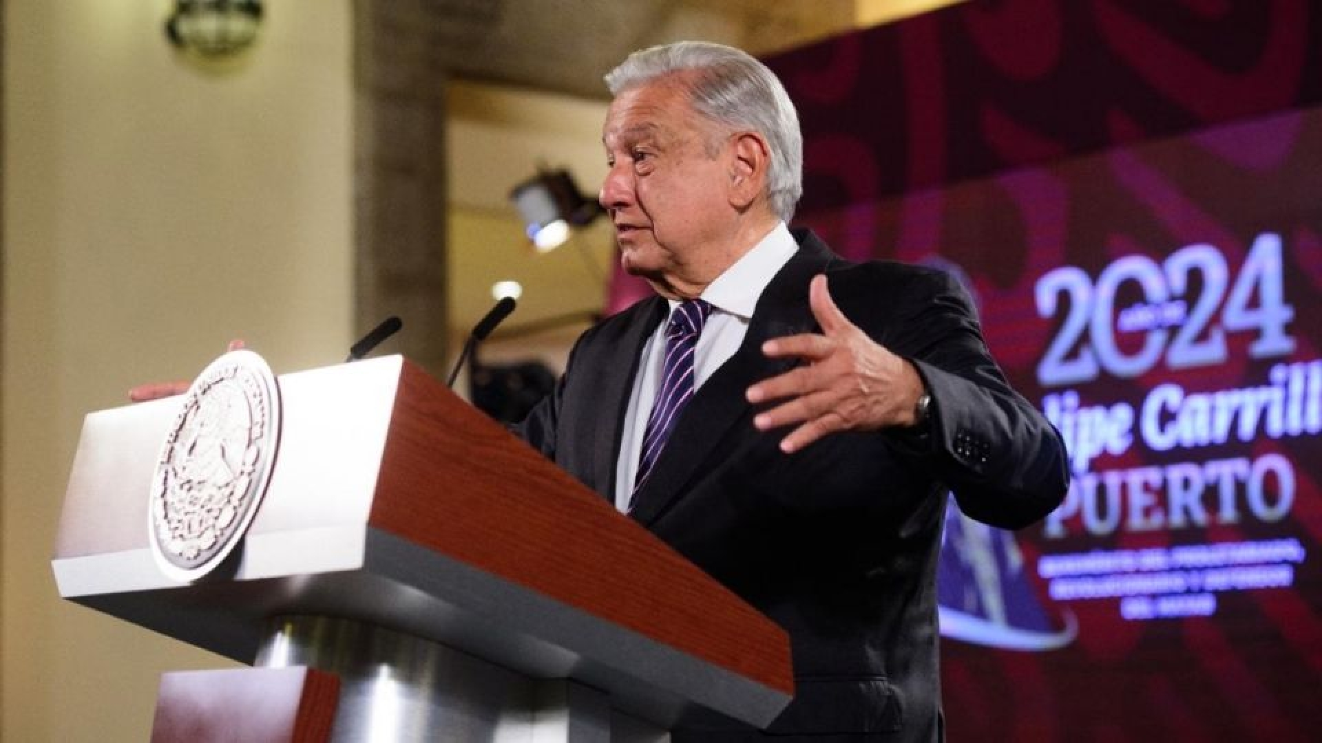 AMLO responde al subcomandante Marcos: 'Él debe ser Zapata'