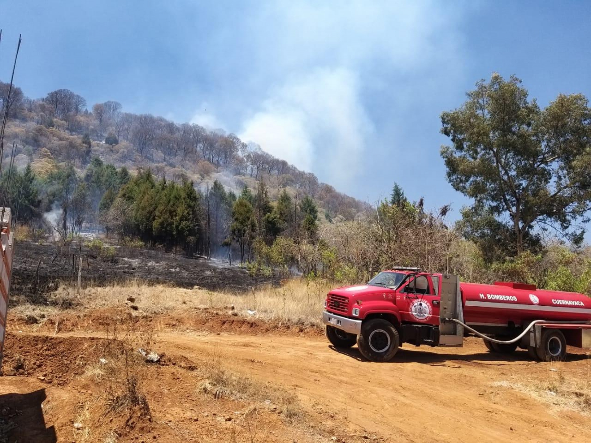 Sofocan bomberos diversos incendios en Cuernavaca