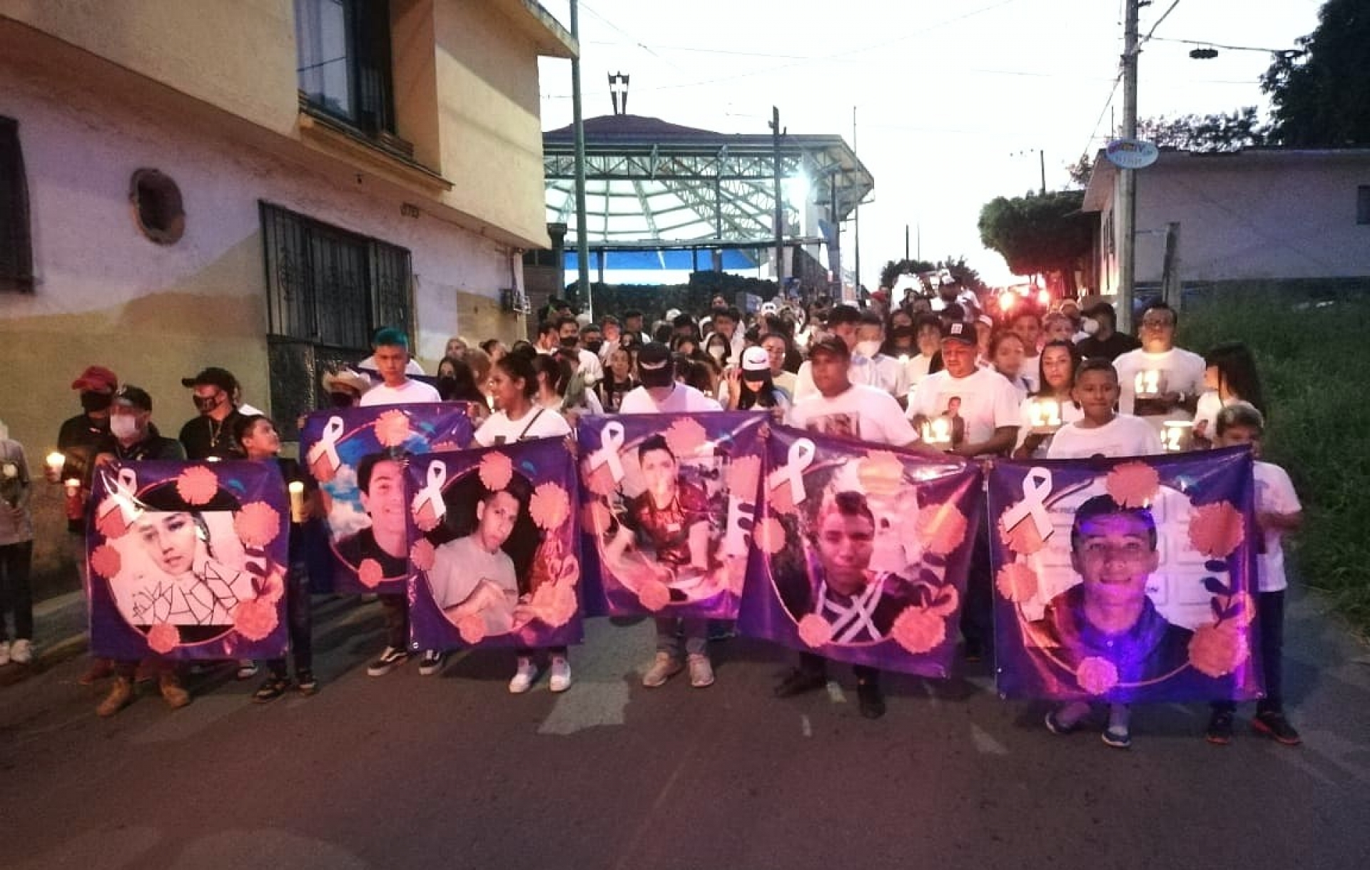 Marchan en la colonia Antonio Barona para exigir justicia y paz
