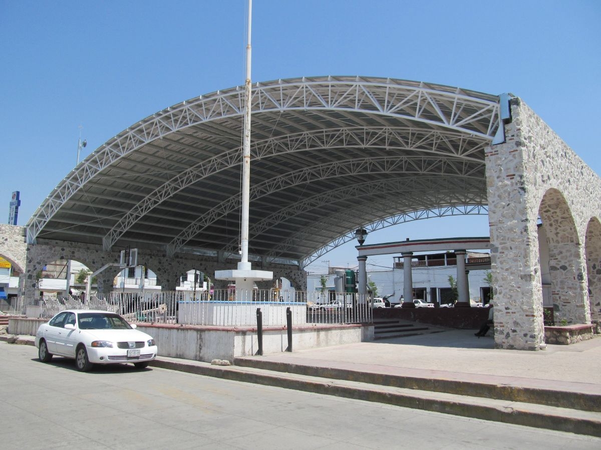 Sospechan de mala calidad de materiales en techumbre de Tlaquiltenango