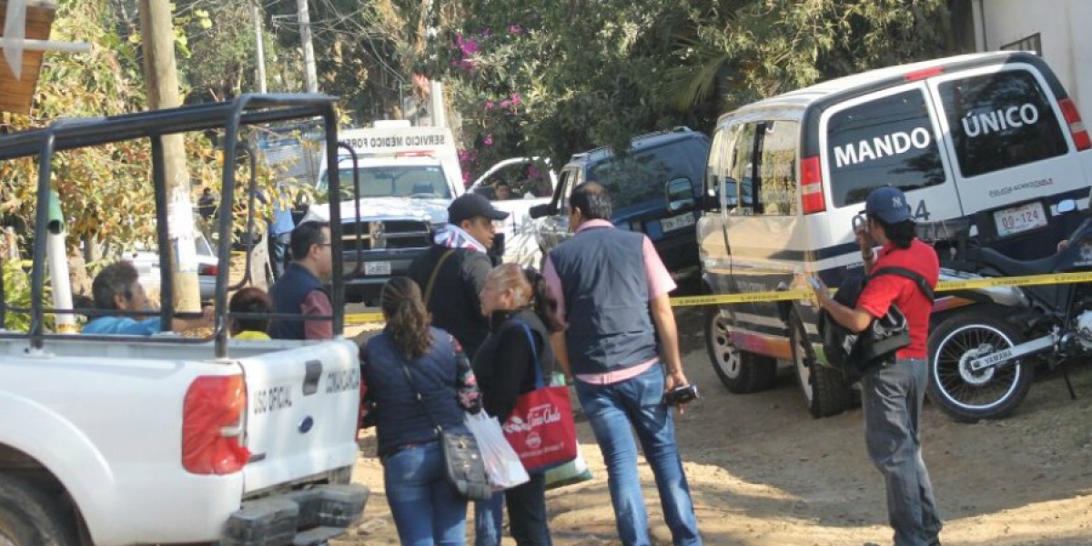 Hallan el cadáver embolsado de una mujer en Ocotepec