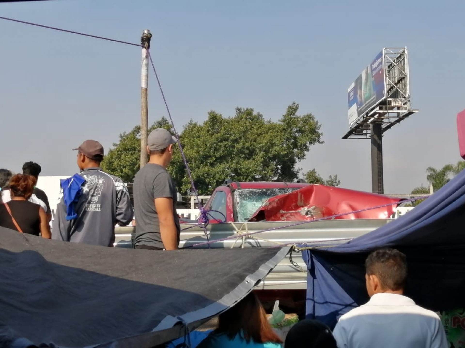 Dos heridos, saldo de accidente de tres vehículos en el paso exprés