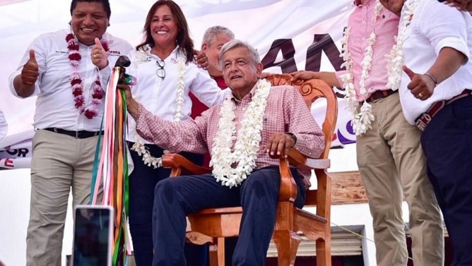 AMLO recibirá “Bastón de Mando” de parte de los pueblos indígenas en el Zócalo