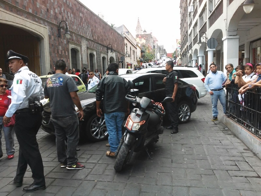 Presuntos líderes juveniles de la CTM golpearon a un motociclista