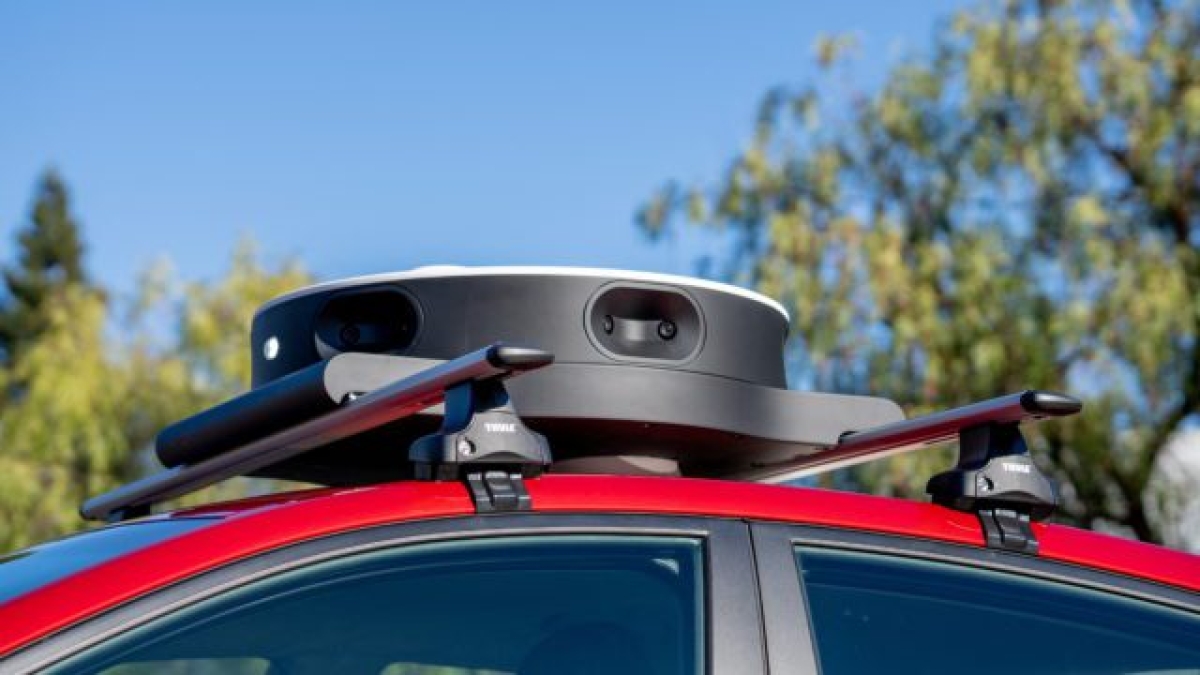 Toyota y Tesla desarrollan sistema de conducción autónoma de bajo costo