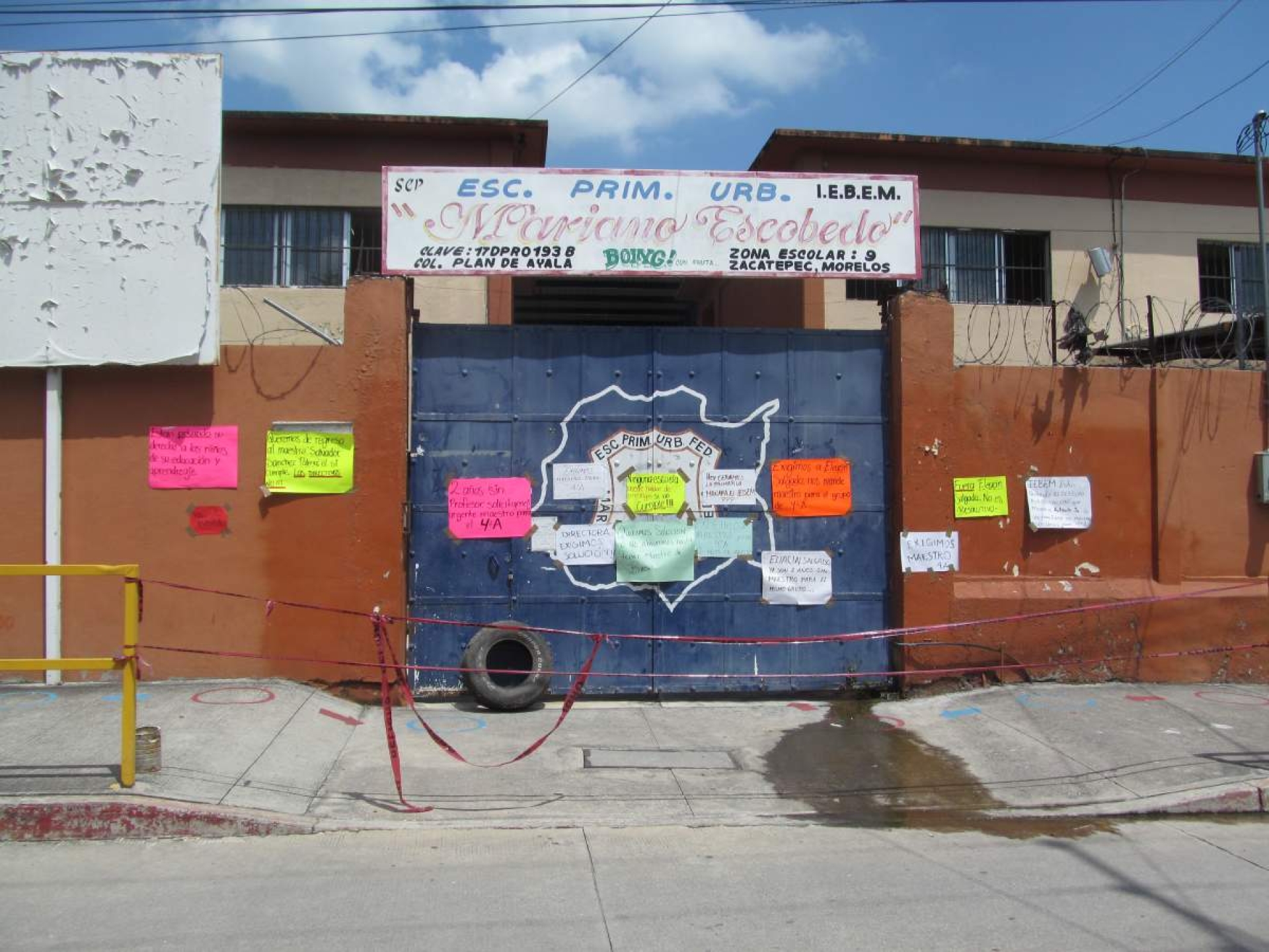 Padres de familia amagan con tomar primaria de Zacatepec
