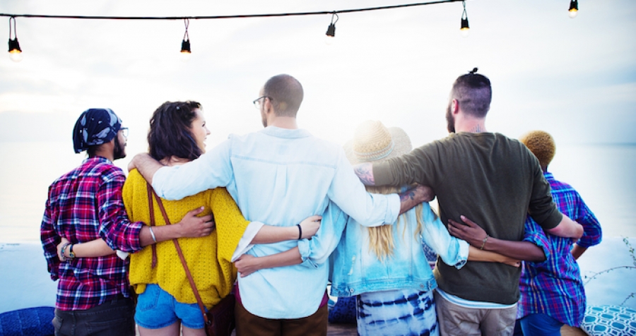 Las personas con más amigos tienen más tolerancia al dolor, según estudio
