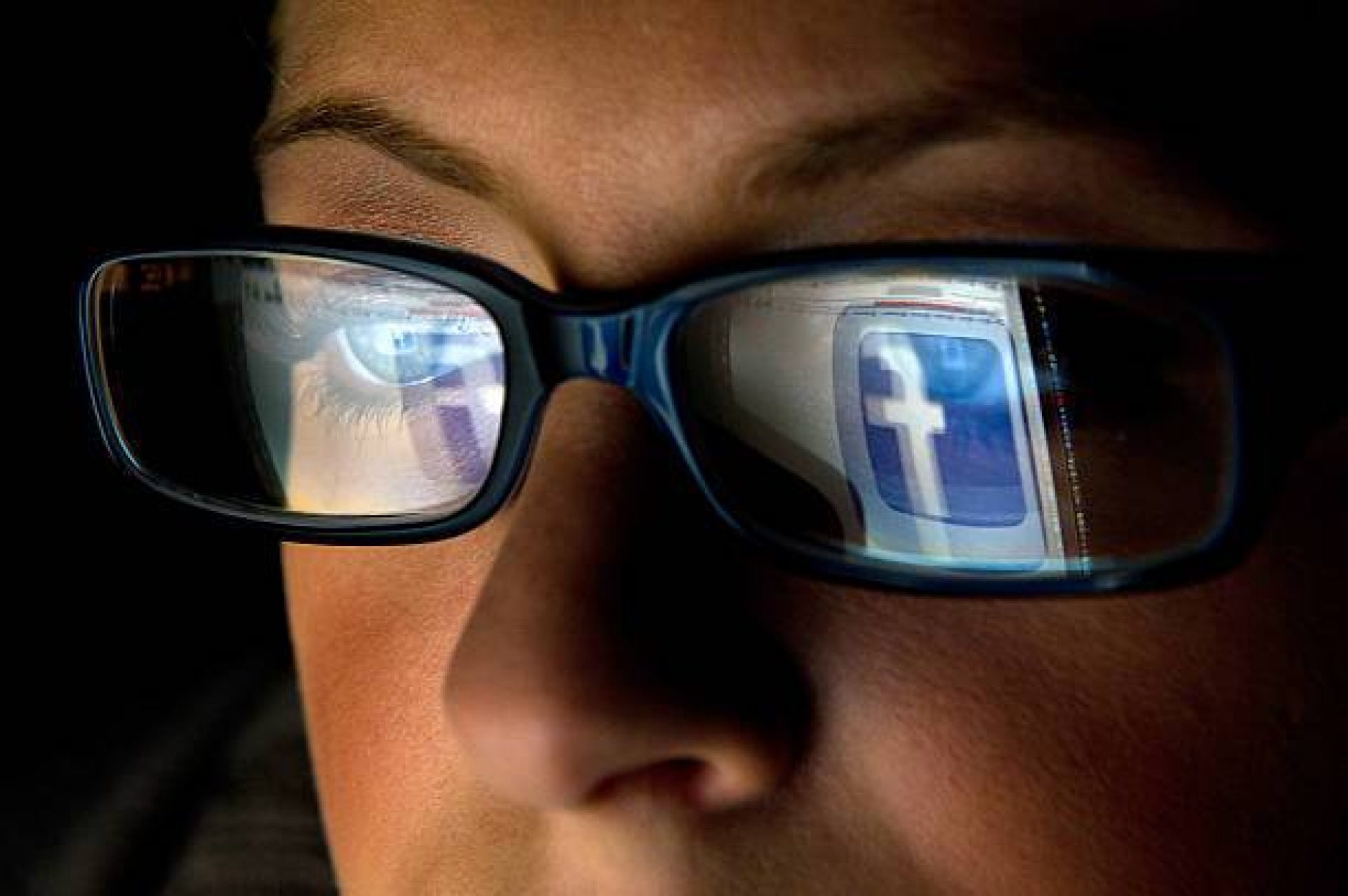 Facebook quiere sumar tecnología de reconocimiento facial a sus lentes inteligentes, pero…