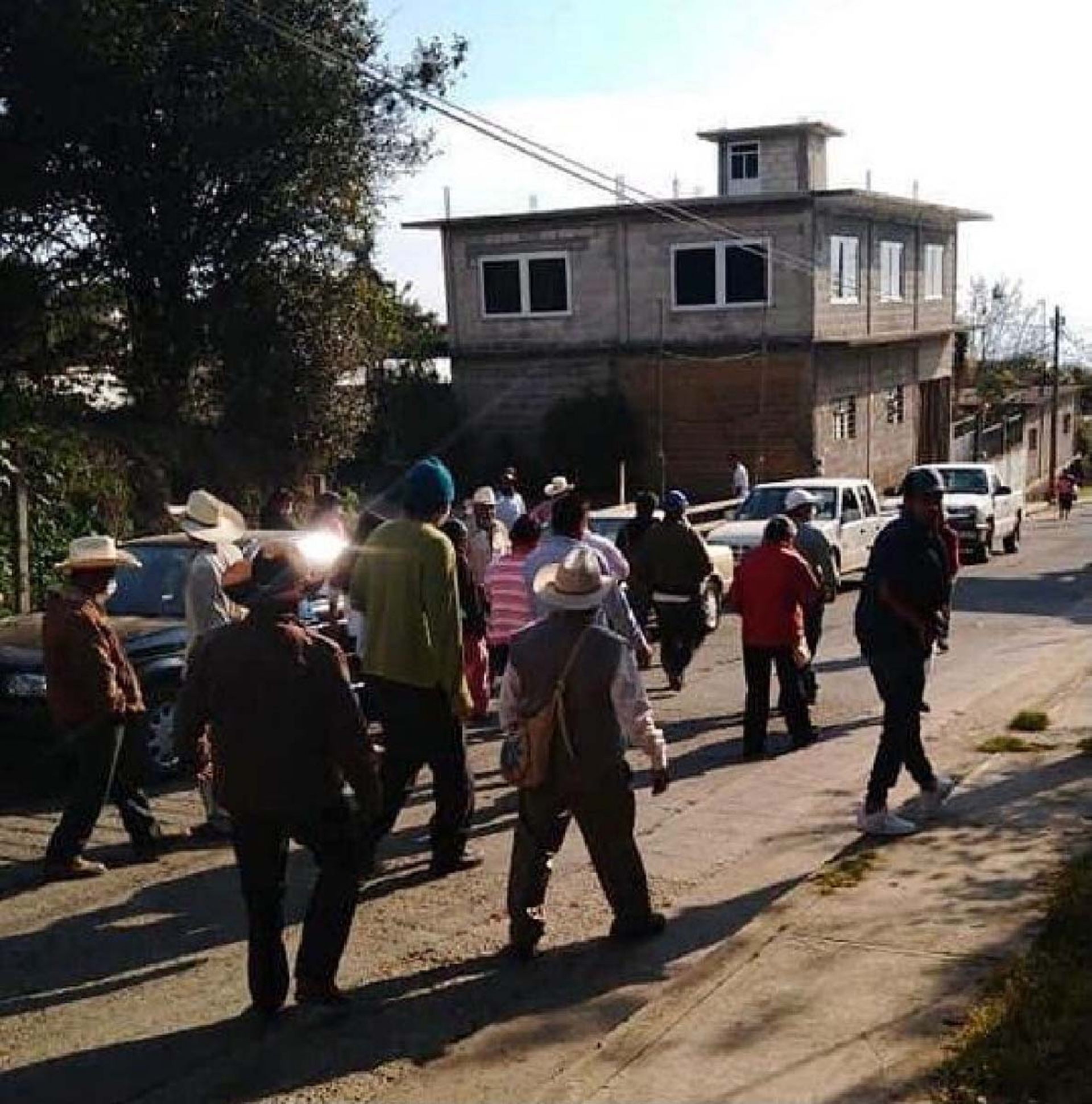 Se encienden los ánimos en Hueyapan por detención de vecino armado