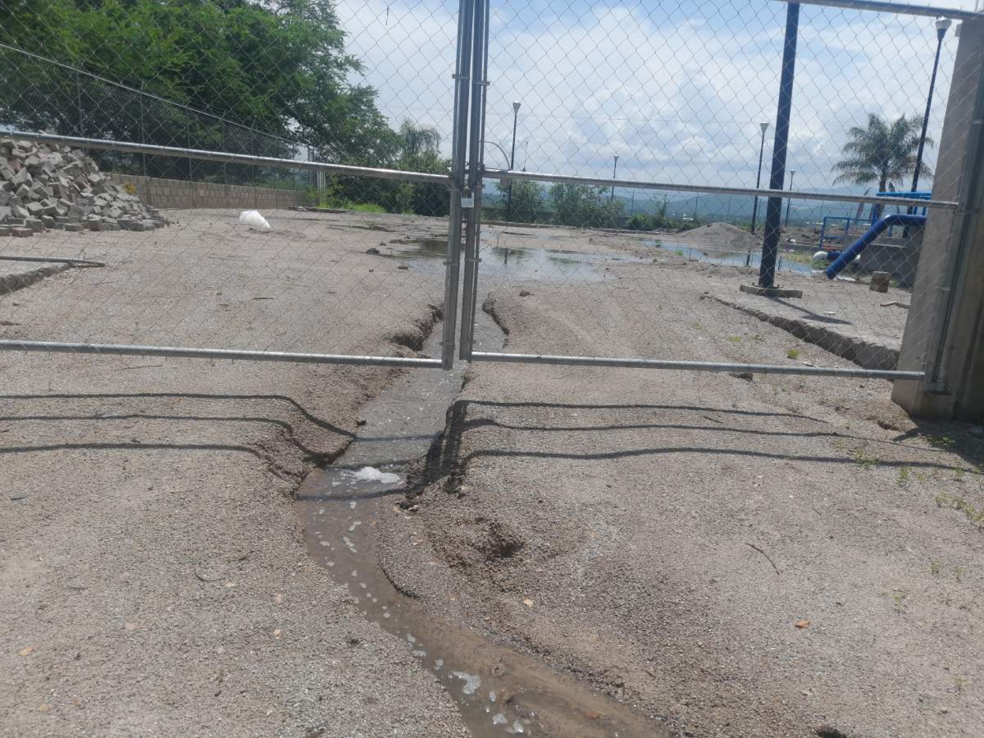Revisan nivel de contaminación de la laguna de Coatetelco