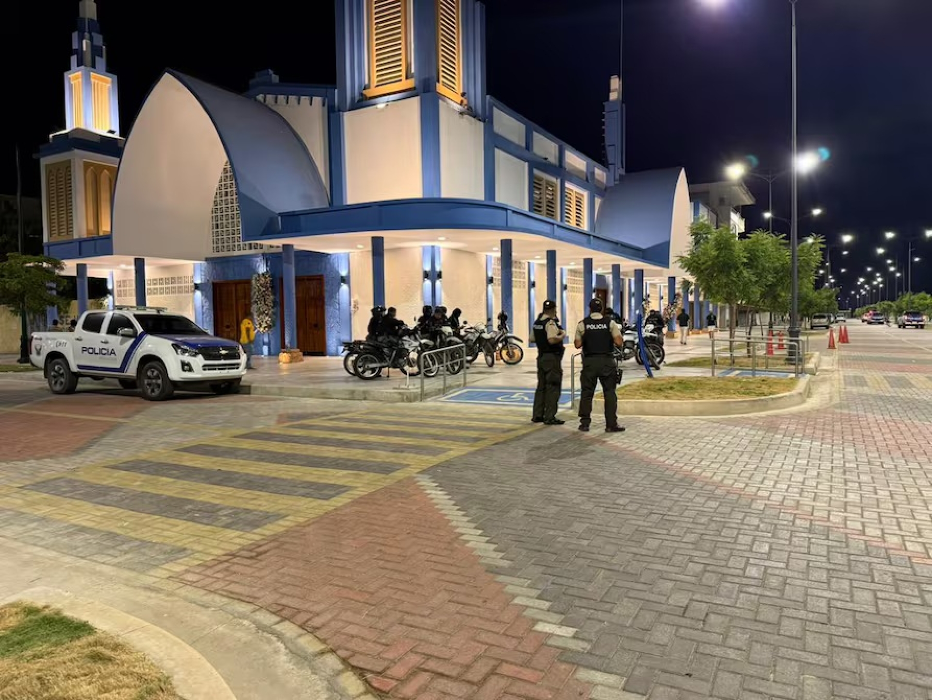 Ataque armado frente a iglesia en Ecuador deja un muerto