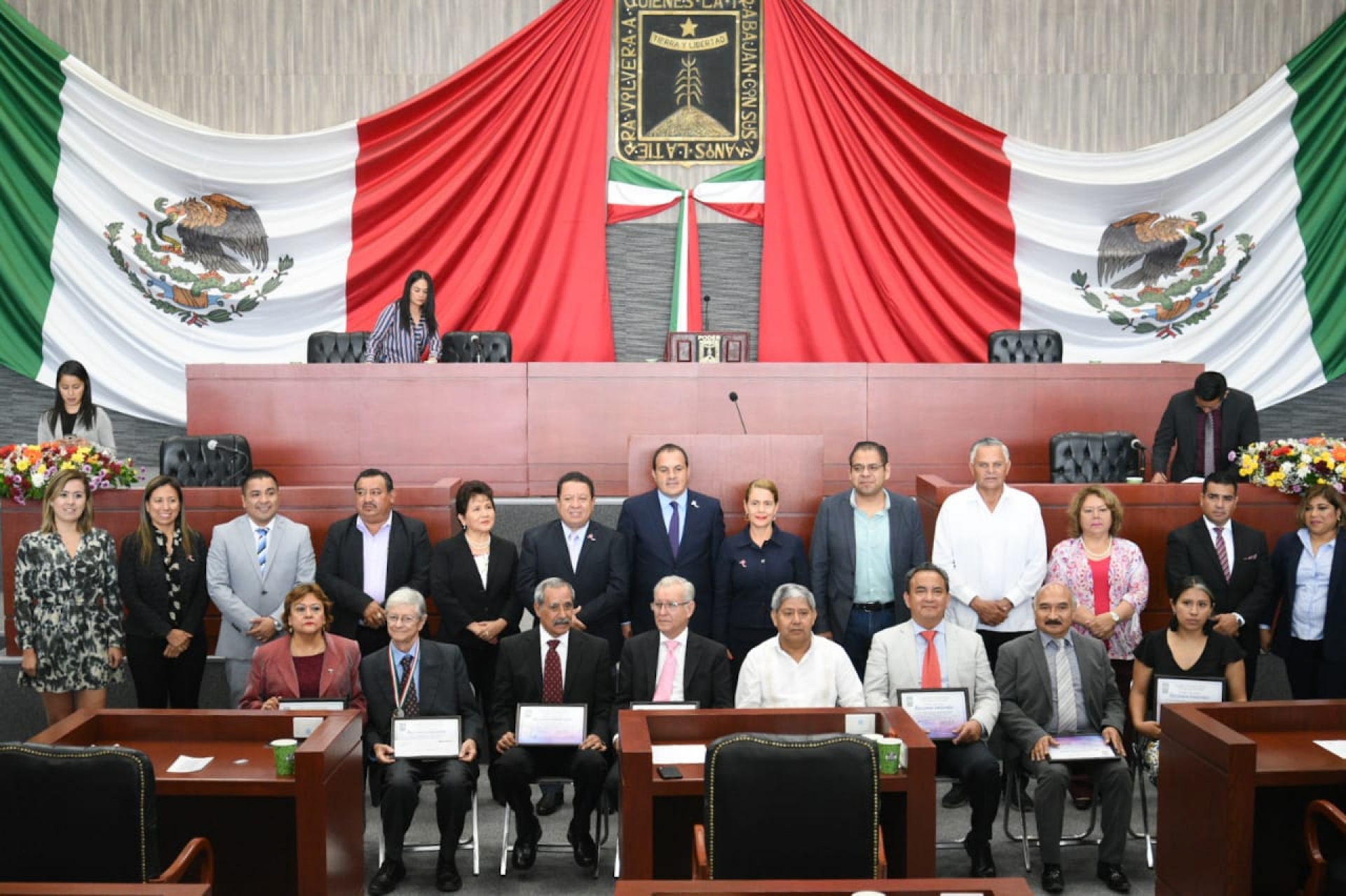 Entregan el 'Premio al Mérito Médico 2019', en el Congreso local