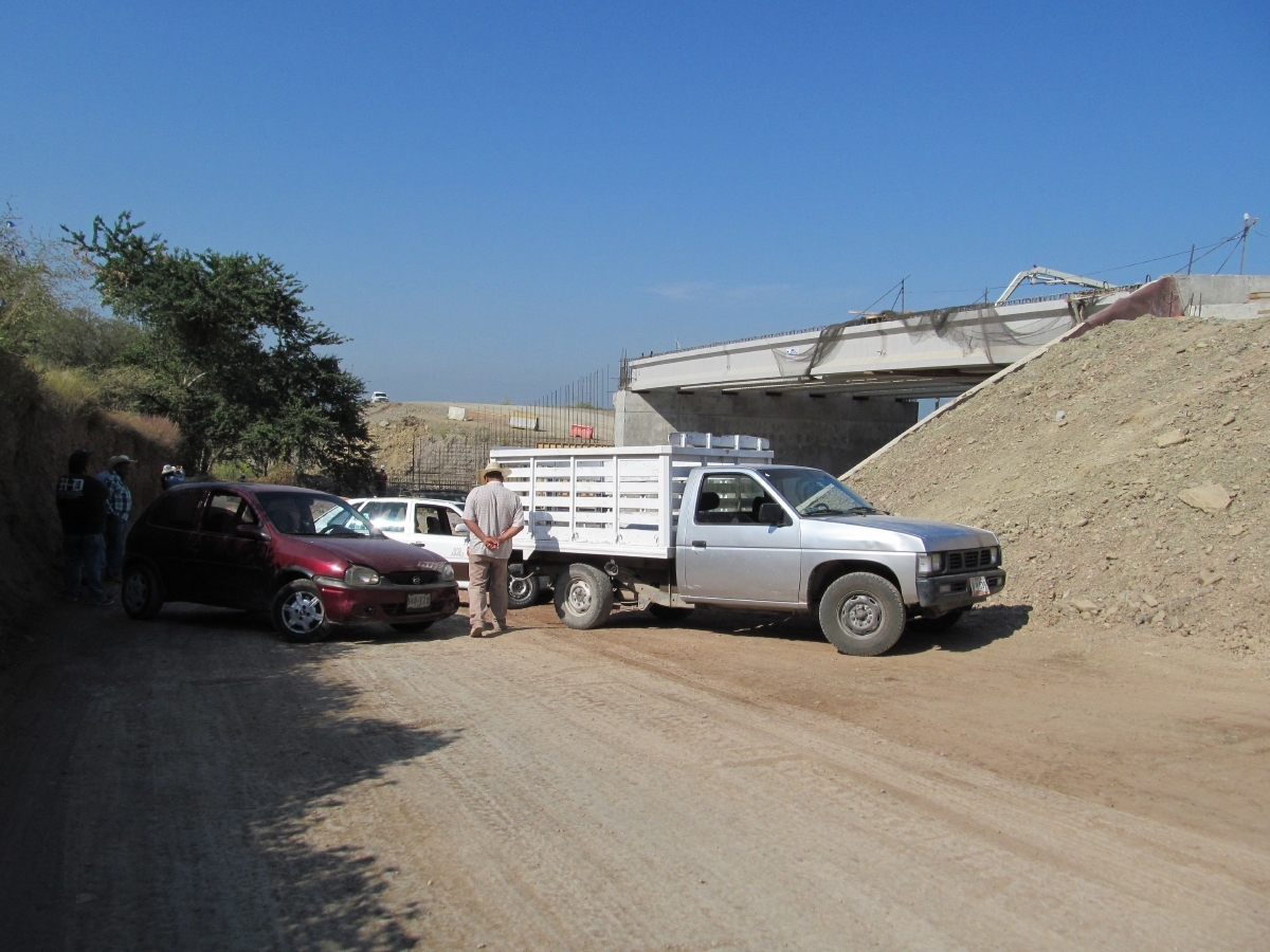 Nuevo bloqueo de ejidatarios de Tlaquiltenango en la autopista Siglo XXI