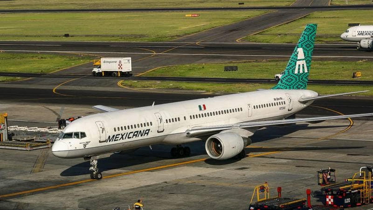 Gobierno busca crear nueva aerolínea con extrabajadores de "Mexicana de Aviación"