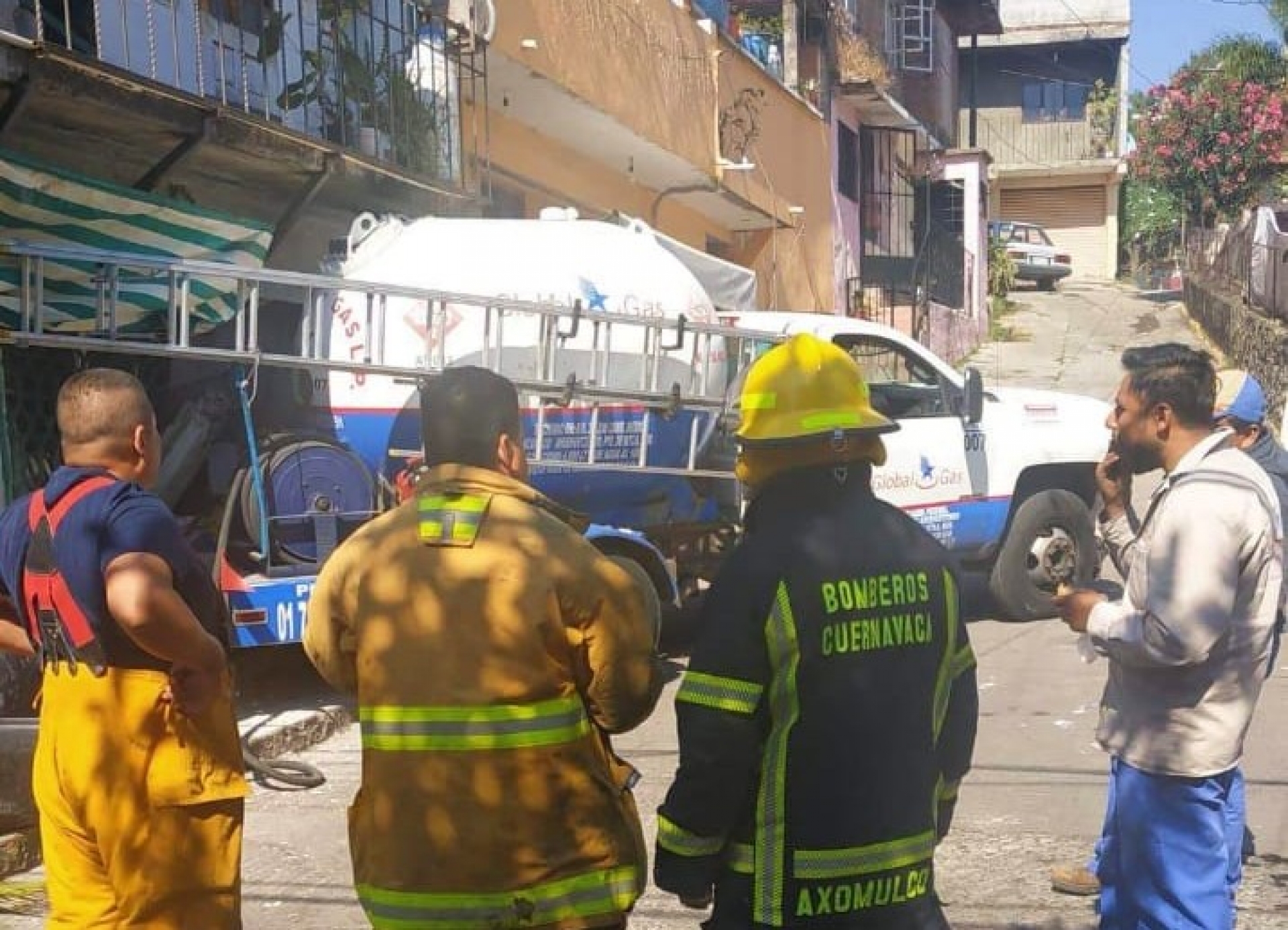 Pipa de gas se impacta contra vivienda en la colonia Plan de Ayala