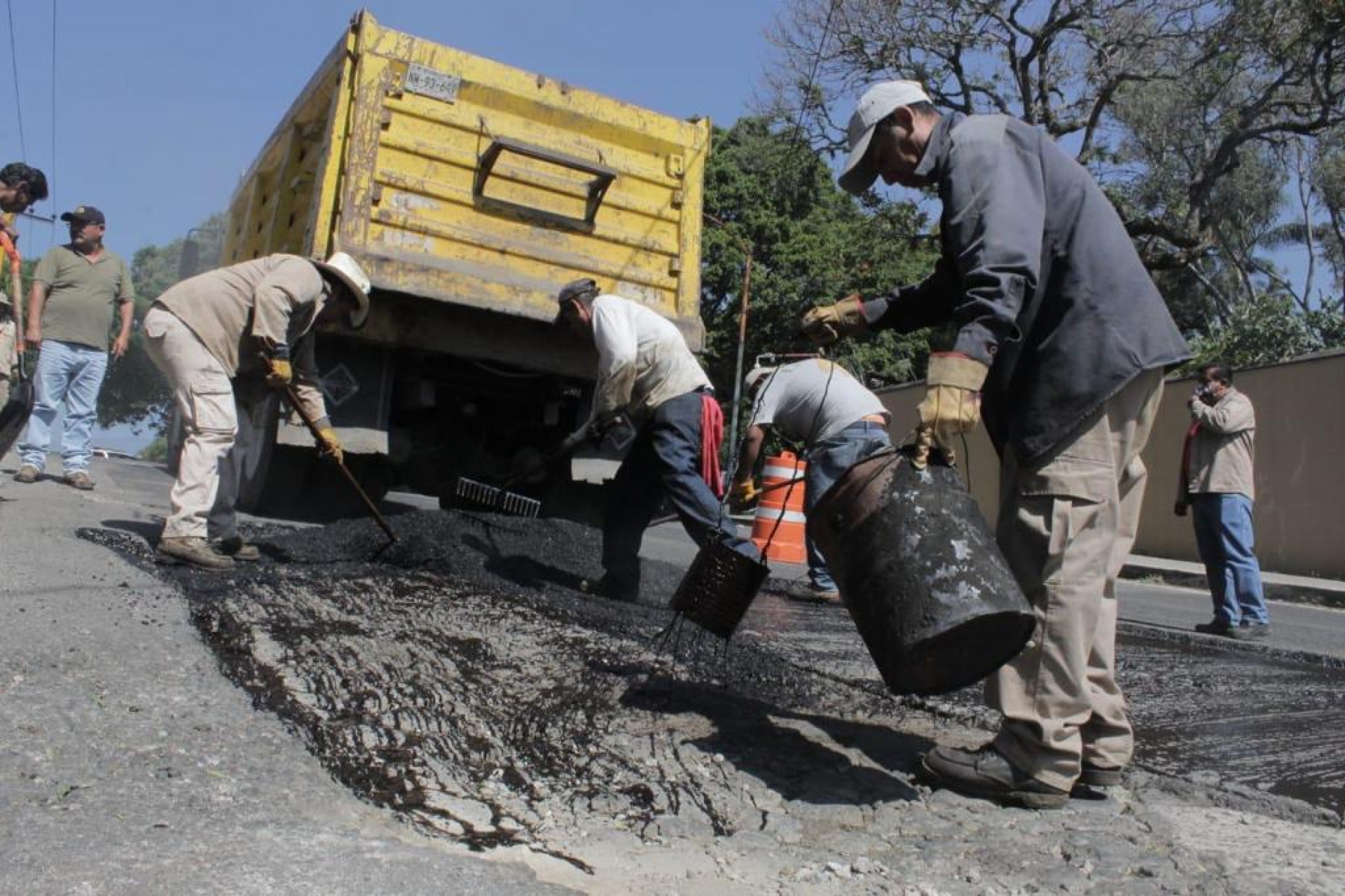 Arranca operaciones 'Fuerza de tarea de bacheo 2020' del ayuntamiento capitalino
