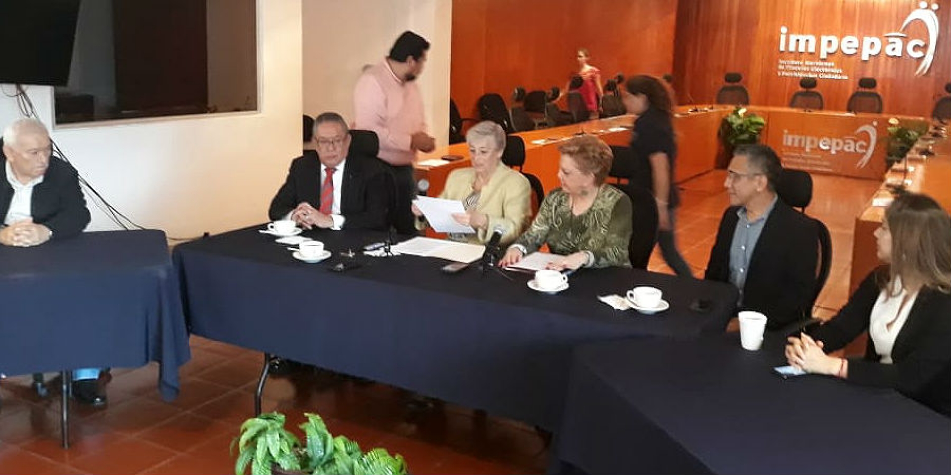 Firman consejeros electorales del Impepac convenio con el Colegio de Notarios