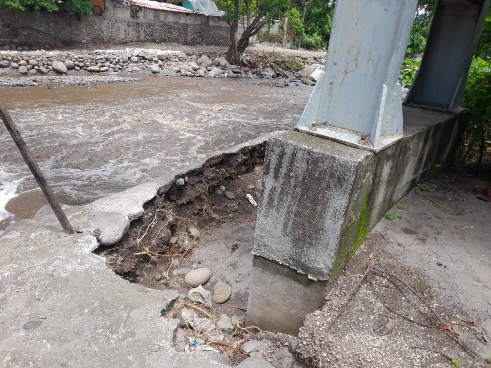 Insisten en reforzar puente de la colonia Atzompa de Miacatlán