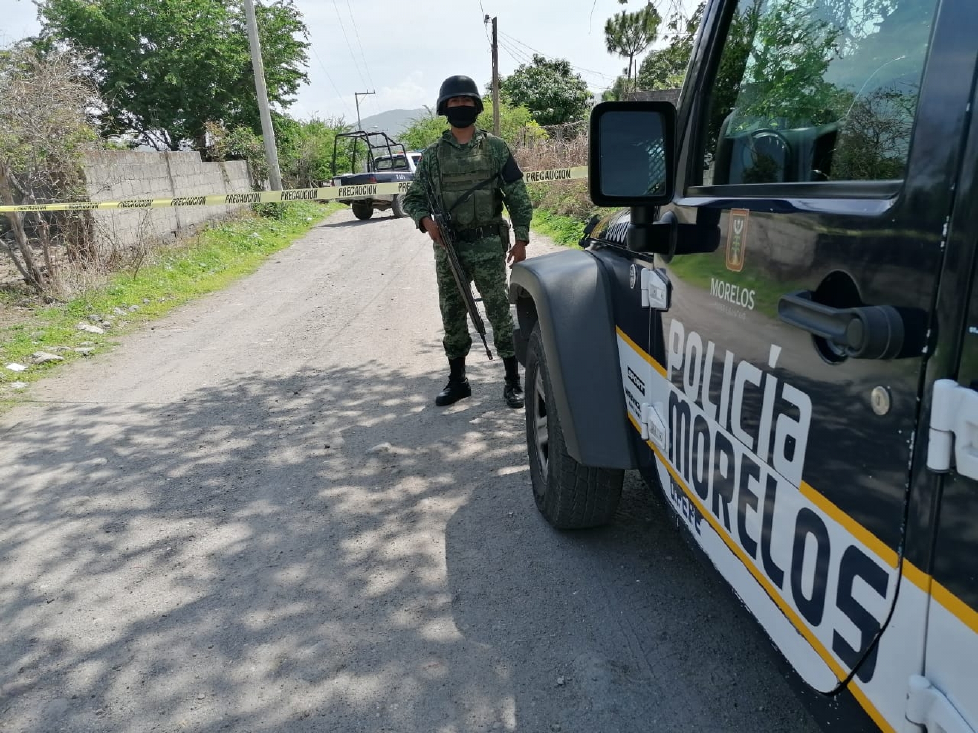 Encuentran un cadáver maniatado en la colonia Eterna Primavera, en Temixco